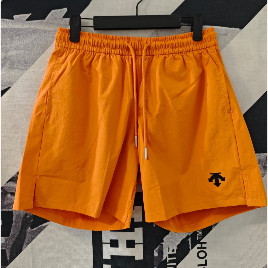 <p>DESCENTE 運動速乾短褲(橘)</p>