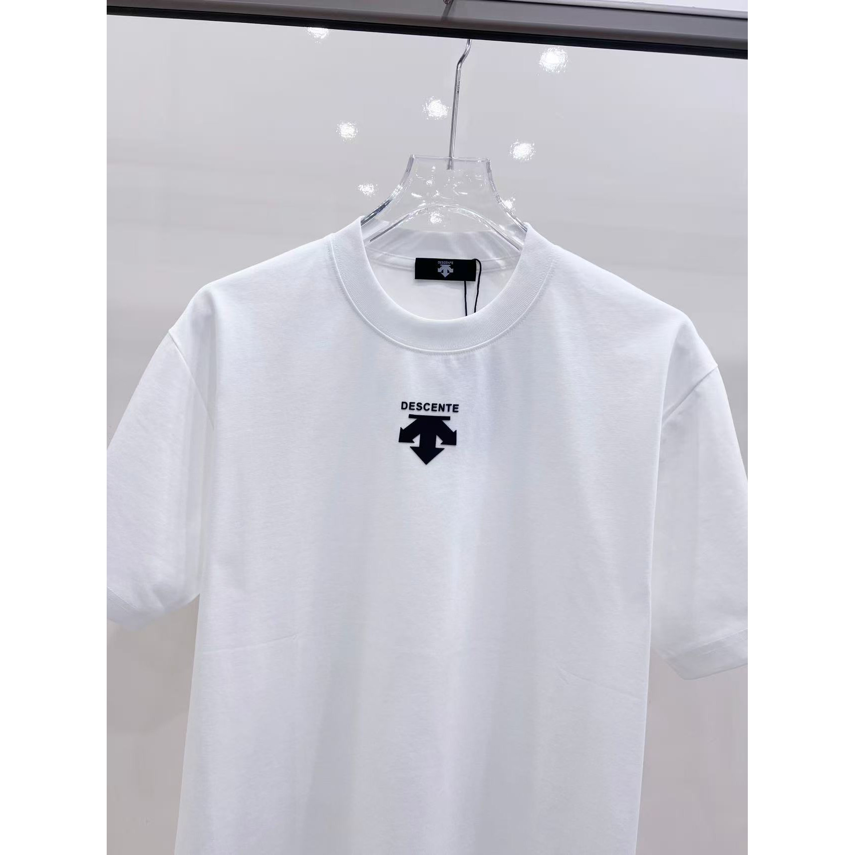 <p>Descente 短袖圆领T恤(白)</p>