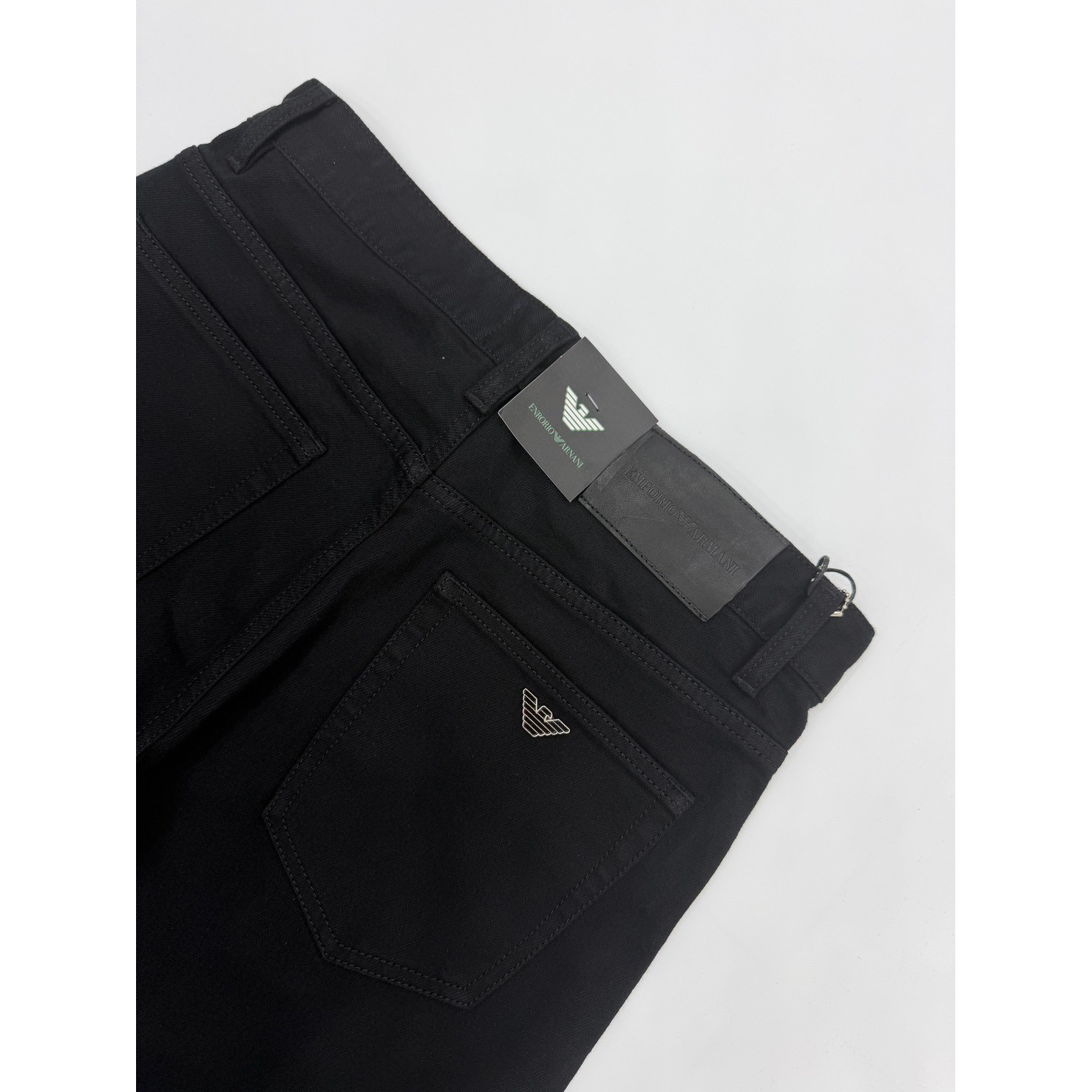 <p>Giorgio_Armani 阔腿直筒牛仔裤(D2706#)</p>