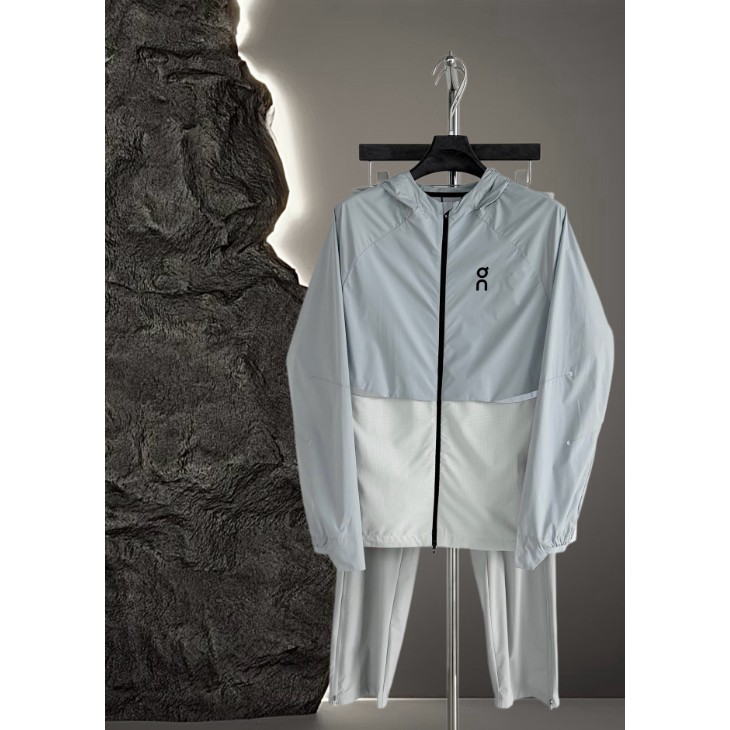 <p>On Weather Jacket Insulated 輕量外套</p>