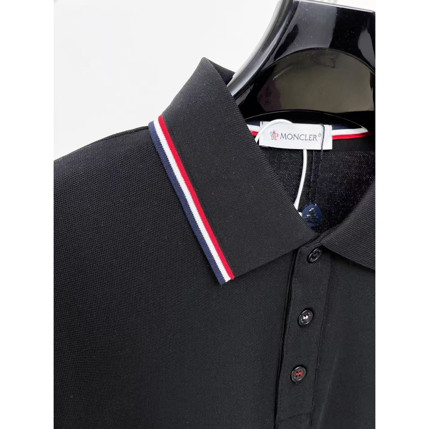 <p>MONCLER 贴片长袖Polo衫(黑)</p>