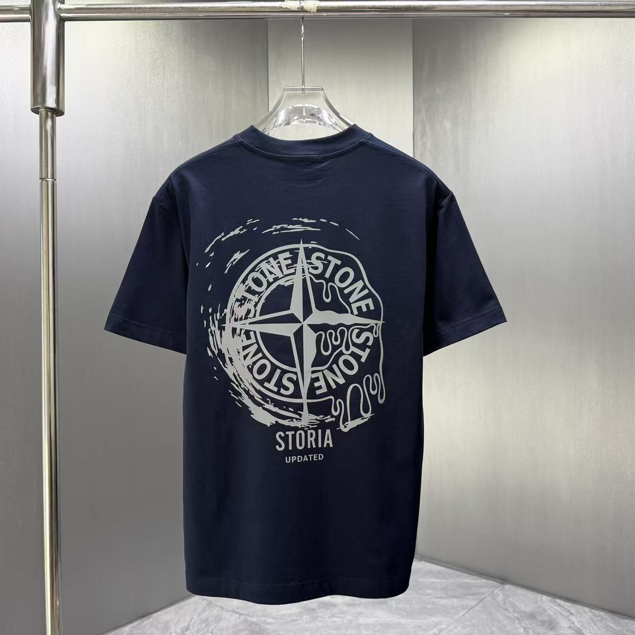 <p>Stone Island 短袖T恤(深藍)</p>