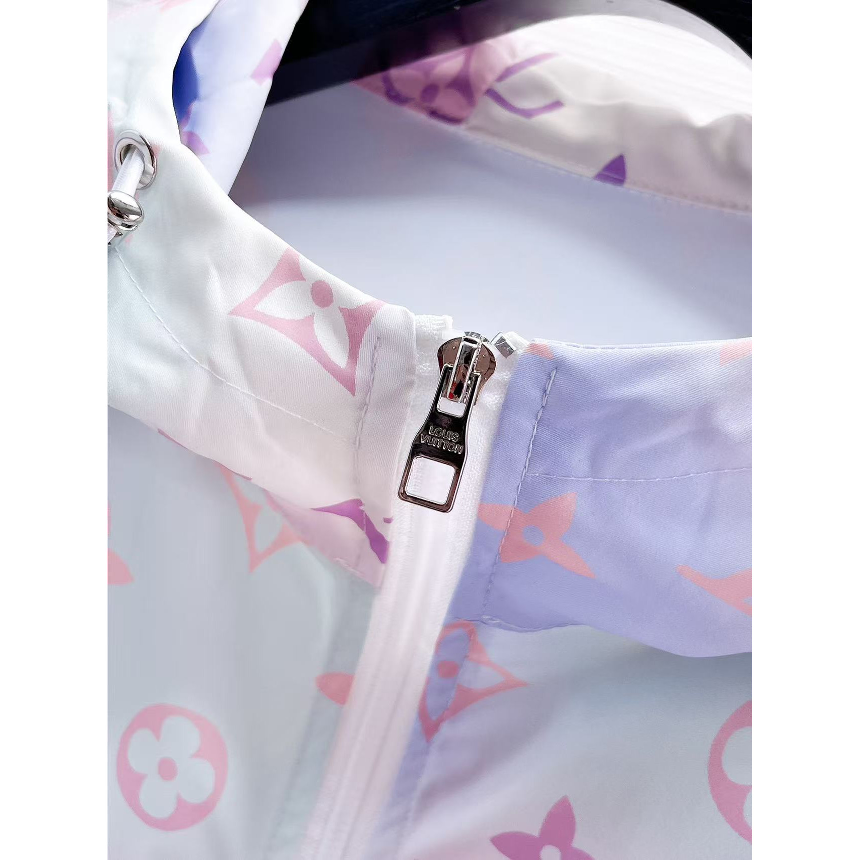 <p>LV 夏季防晒衣短裤套装(811154)</p>