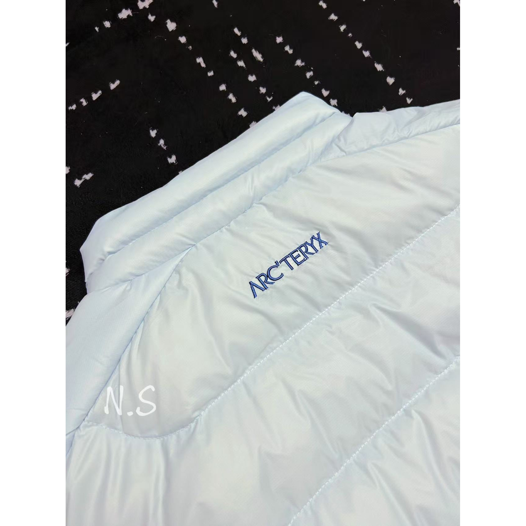 <p>Arc'teryx 立领鹅绒马甲(以太蓝)</p>