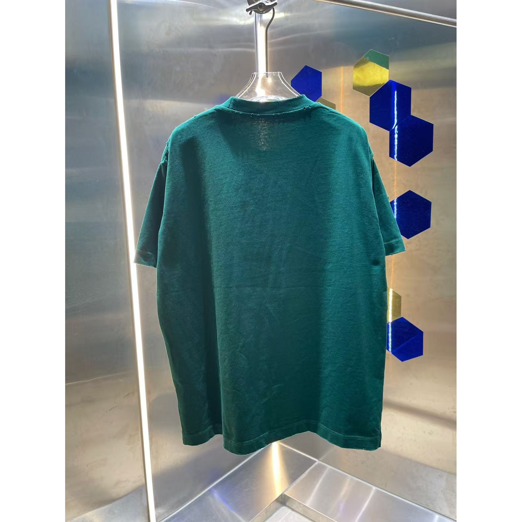 <p>Balenciaga 洗水磨破短袖T恤(洗水綠)</p>