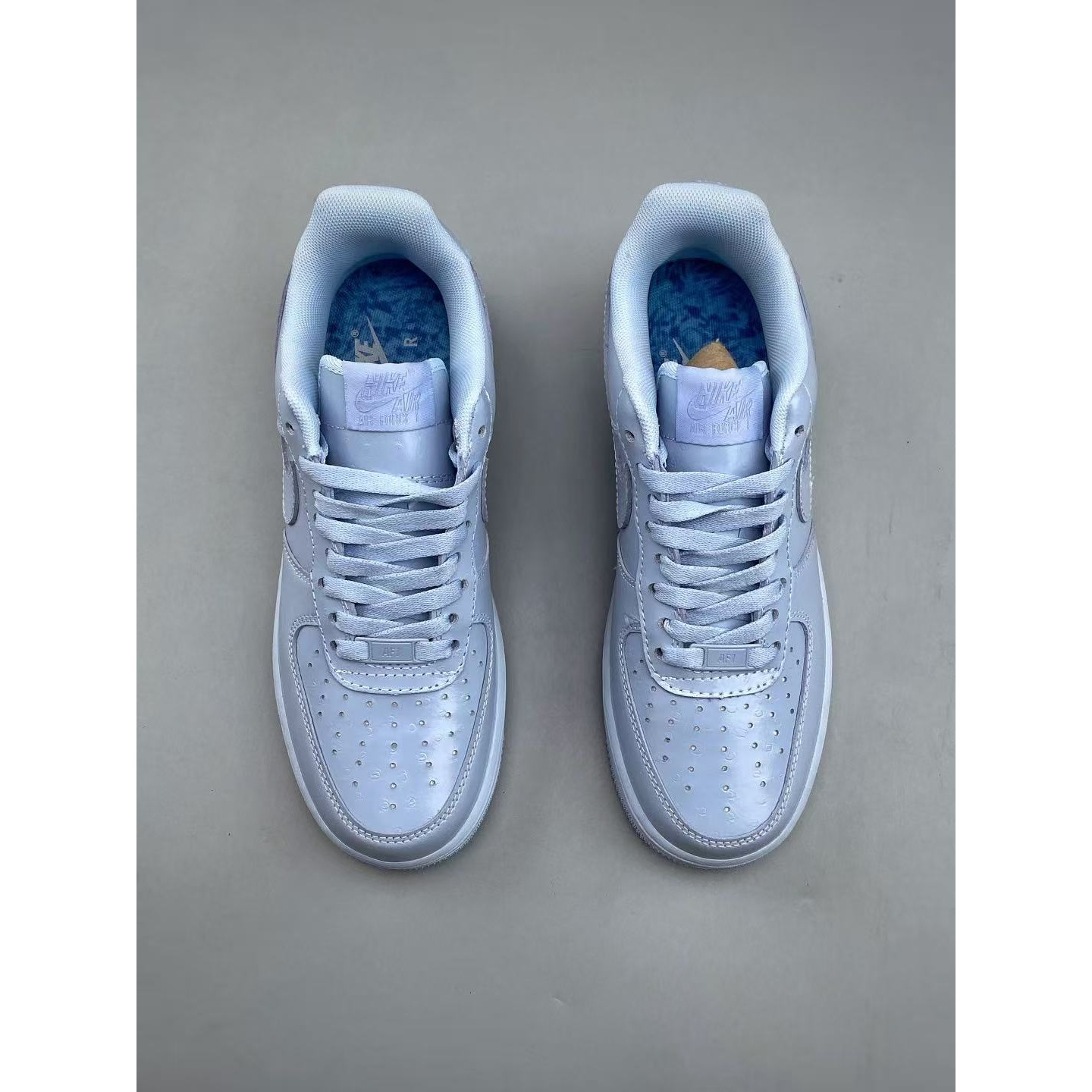 <p>&nbsp;Nike Air Force1 07 low&nbsp; (藍)</p>