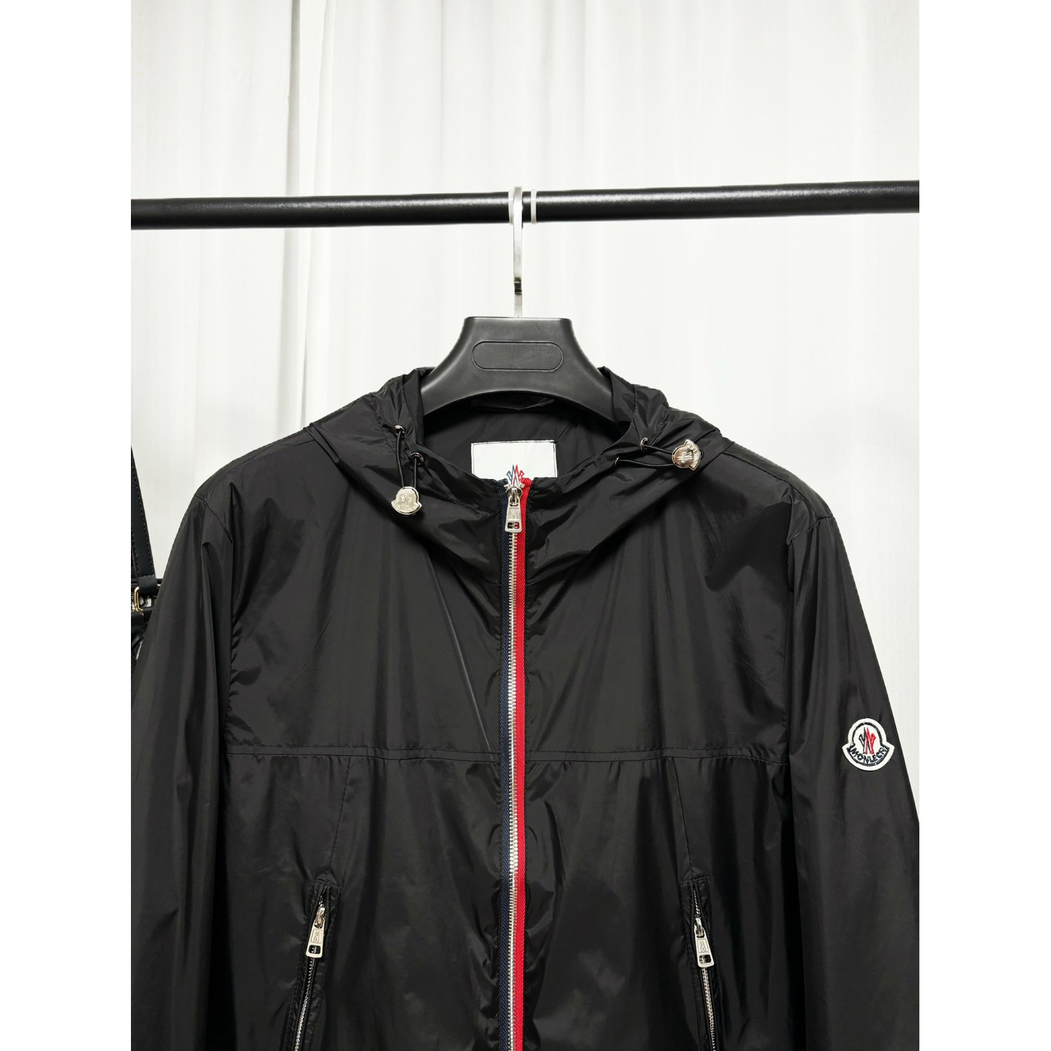 <p>Moncler 夹克外套</p>

<p>&nbsp;</p>