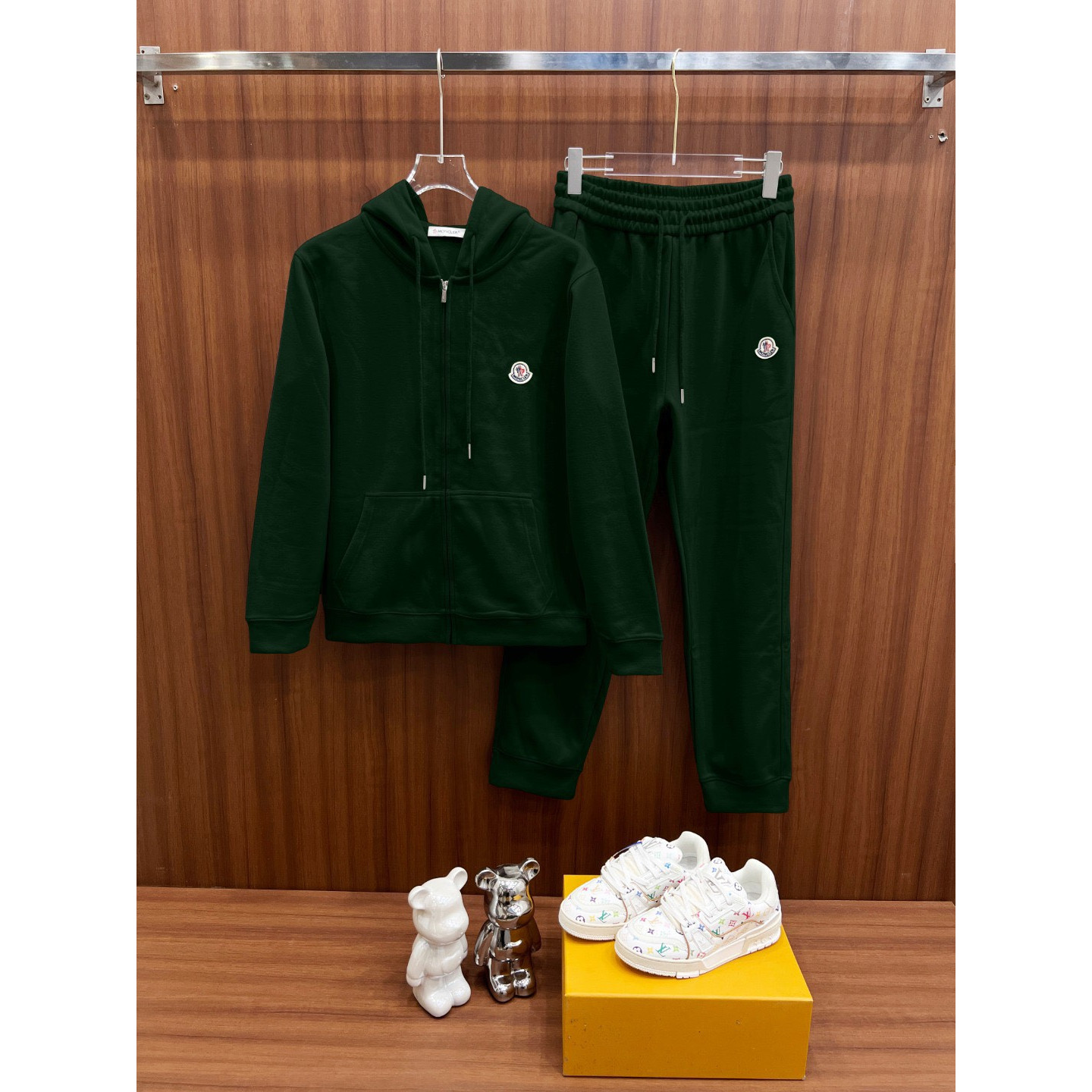 <p>Moncler 连帽套装(墨绿)</p>