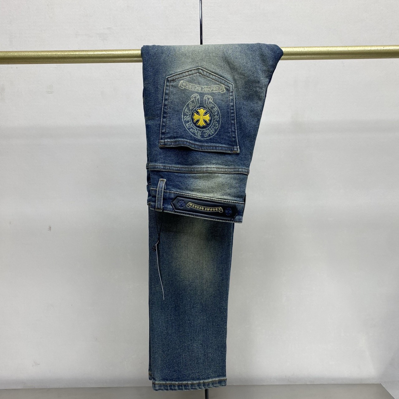 <p>CHROME HEARTS 丹宁水洗牛仔裤(6908)</p>