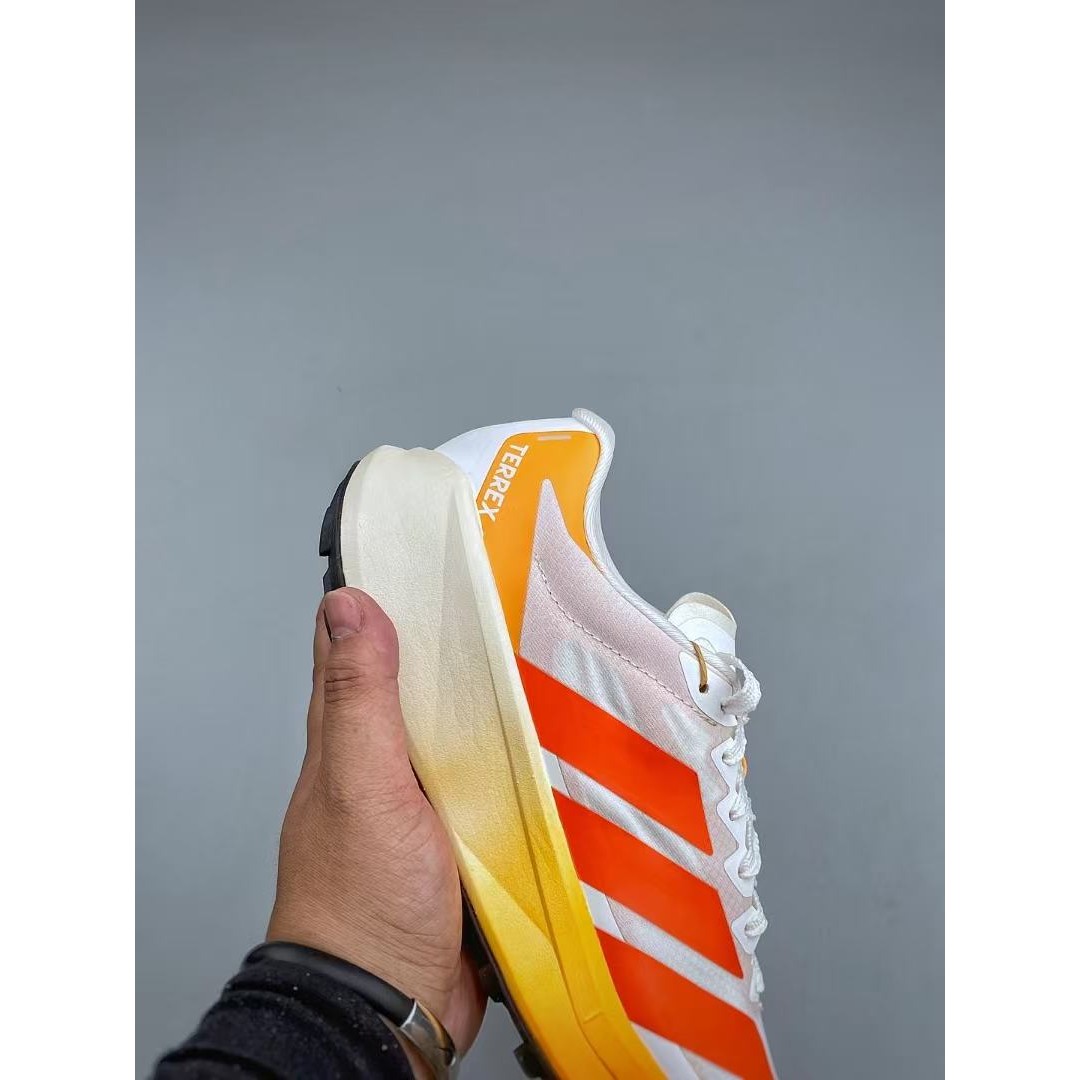 <p>adidas Terrex Agravic 4 越野跑鞋 (橘紅白)</p>
