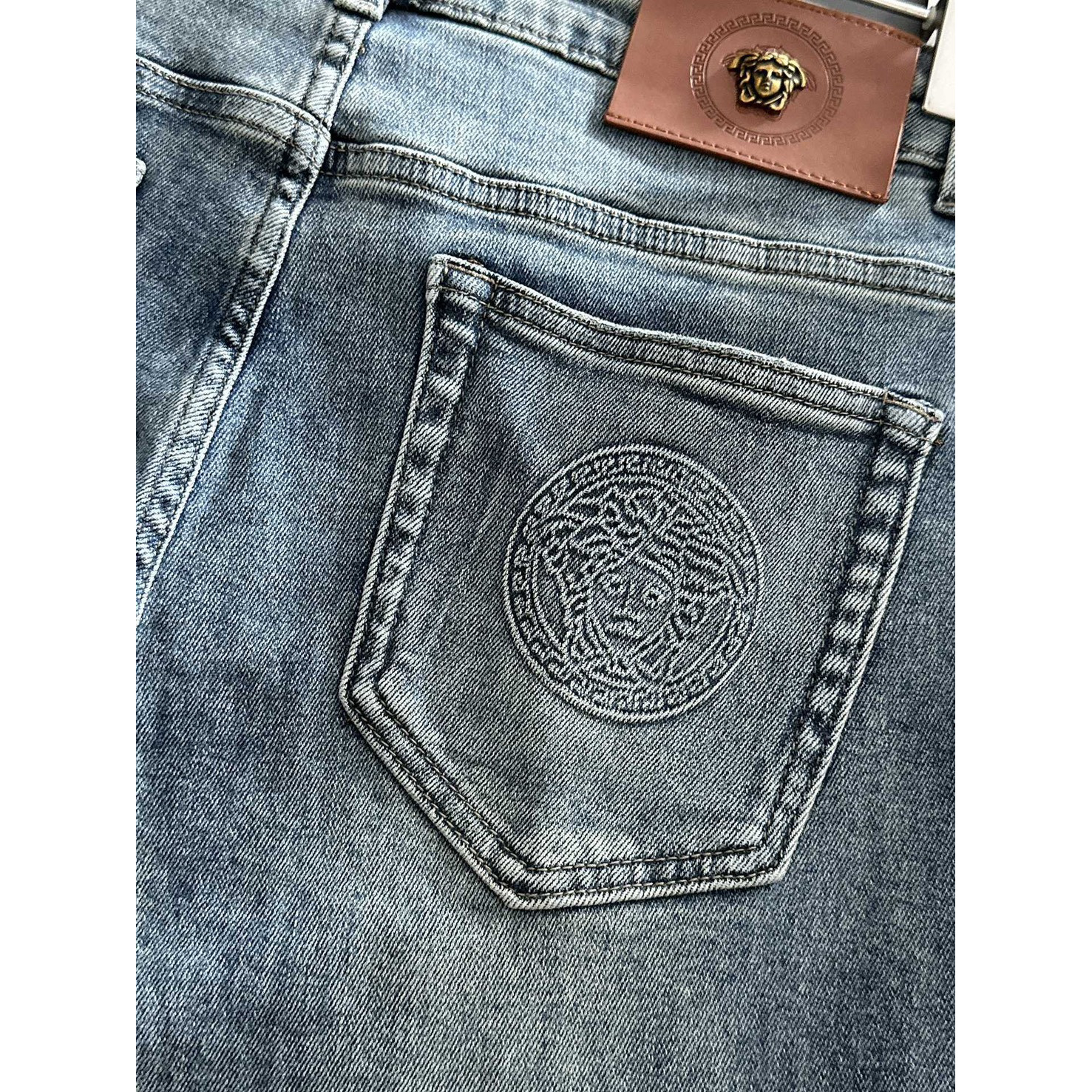 <p>Versace 高品质牛仔裤</p>