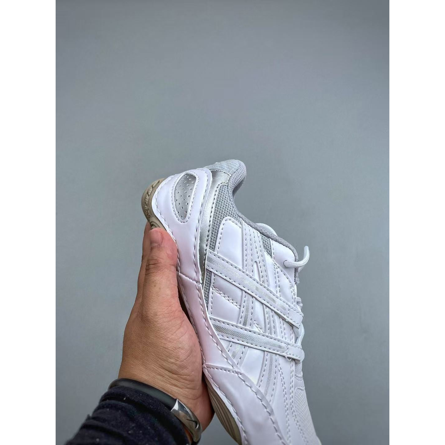 <p>Asics Hypersync 时尚复古透气轻便薄底德训鞋(白)</p>