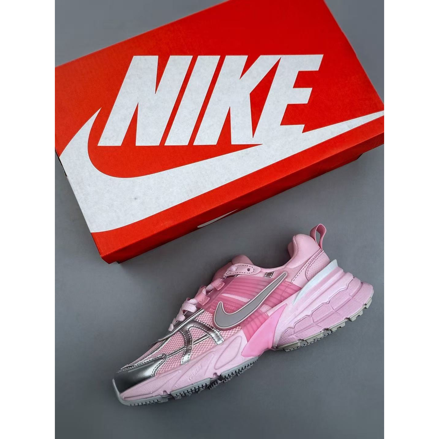 <p>Nike V2K Run 减震防滑复古低帮跑步鞋</p>