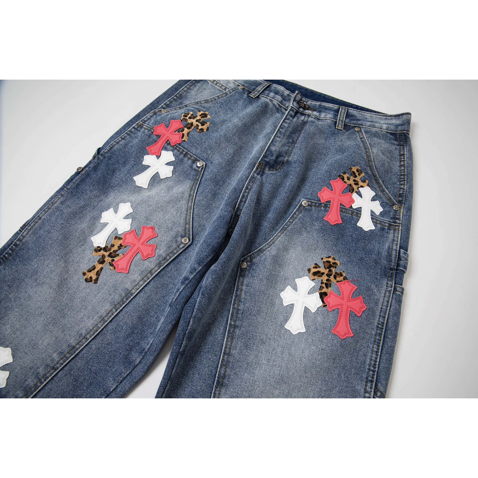 <p>CHROME HEARTS 蓝白多色拼皮泼墨牛仔美式工装长裤(1732#)</p>

<p>&nbsp;</p>