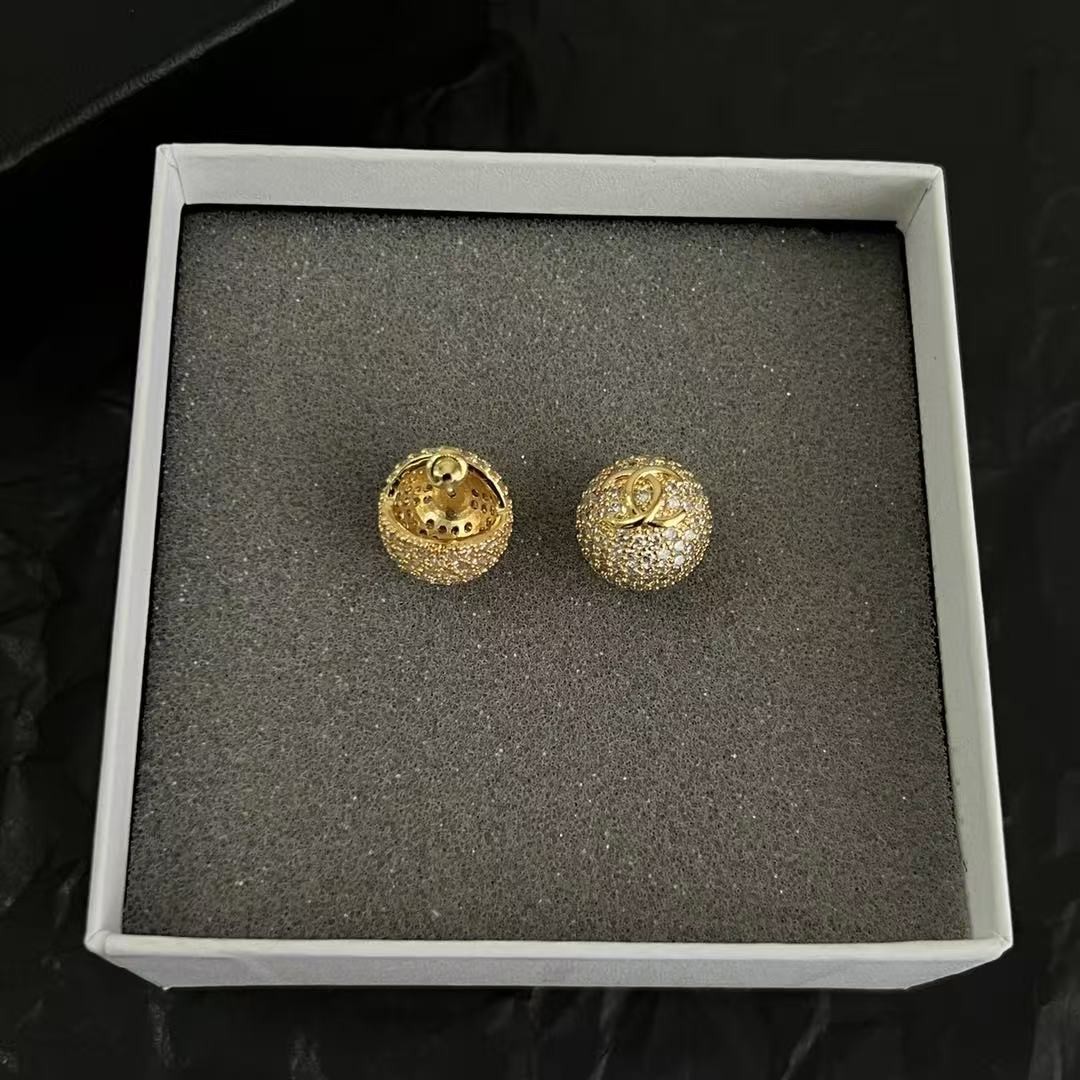 <p>CHANEL&nbsp;中古耳钉(金)</p>