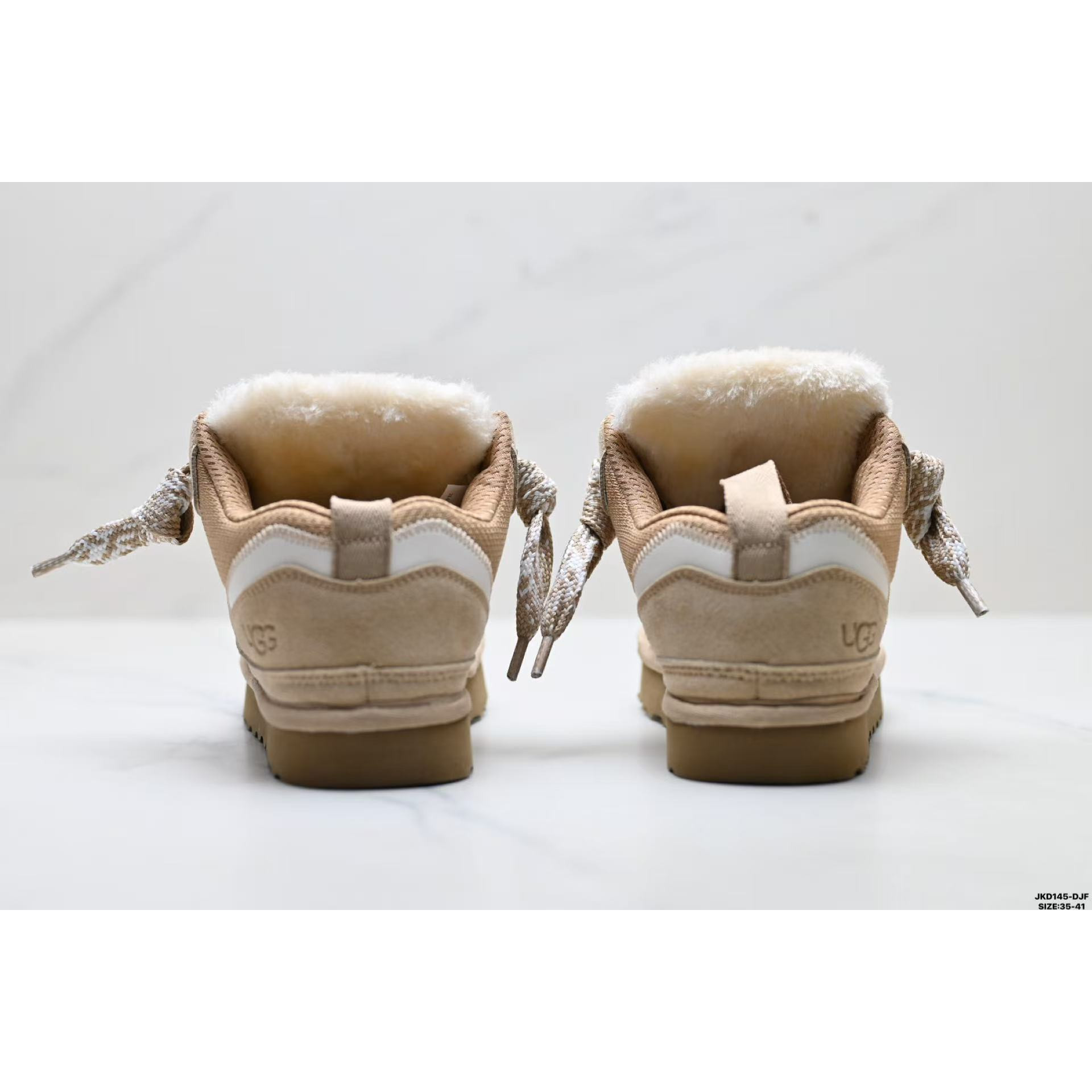 <p>UGG LOWMEL 雪地靴</p>