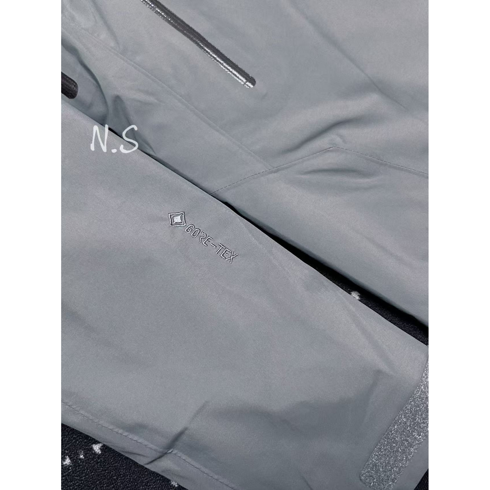 <p>Arc'teryx SL硬壳冲锋衣(空間灰)</p>