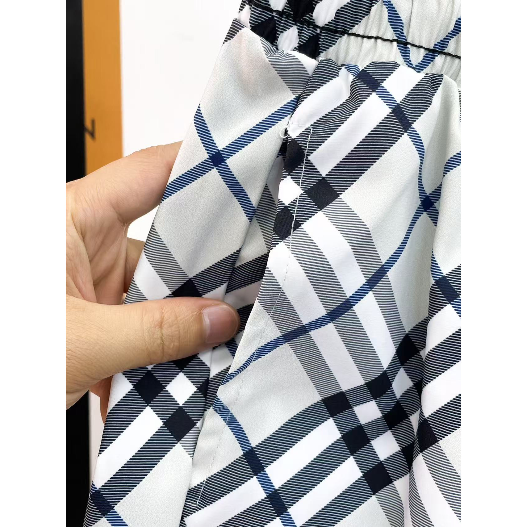 <p>BURBERRY 专柜新款休闲短裤(黑)</p>