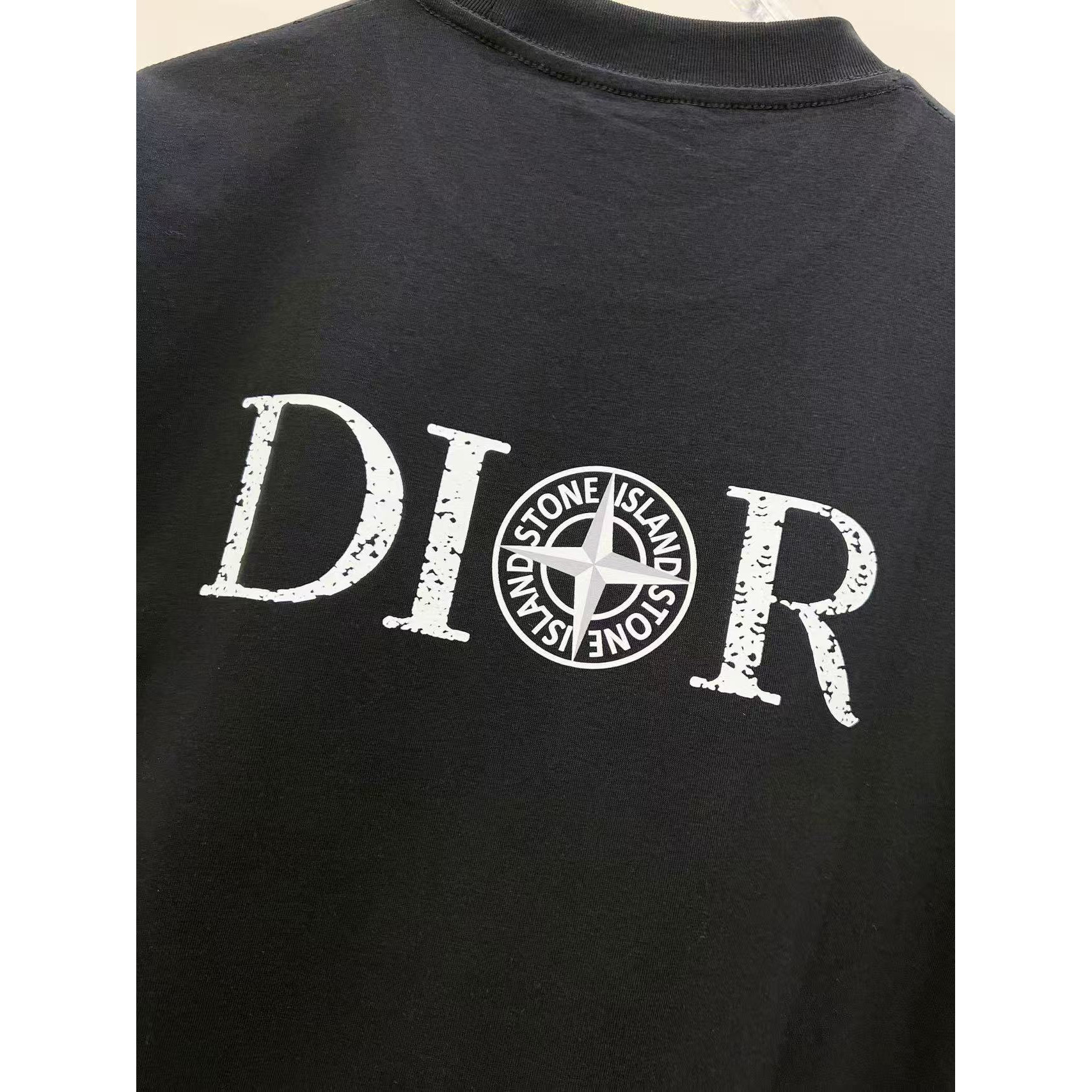 <p>DIOR 迪奥+石头岛联名 logo短袖T恤(黑)&nbsp;</p>