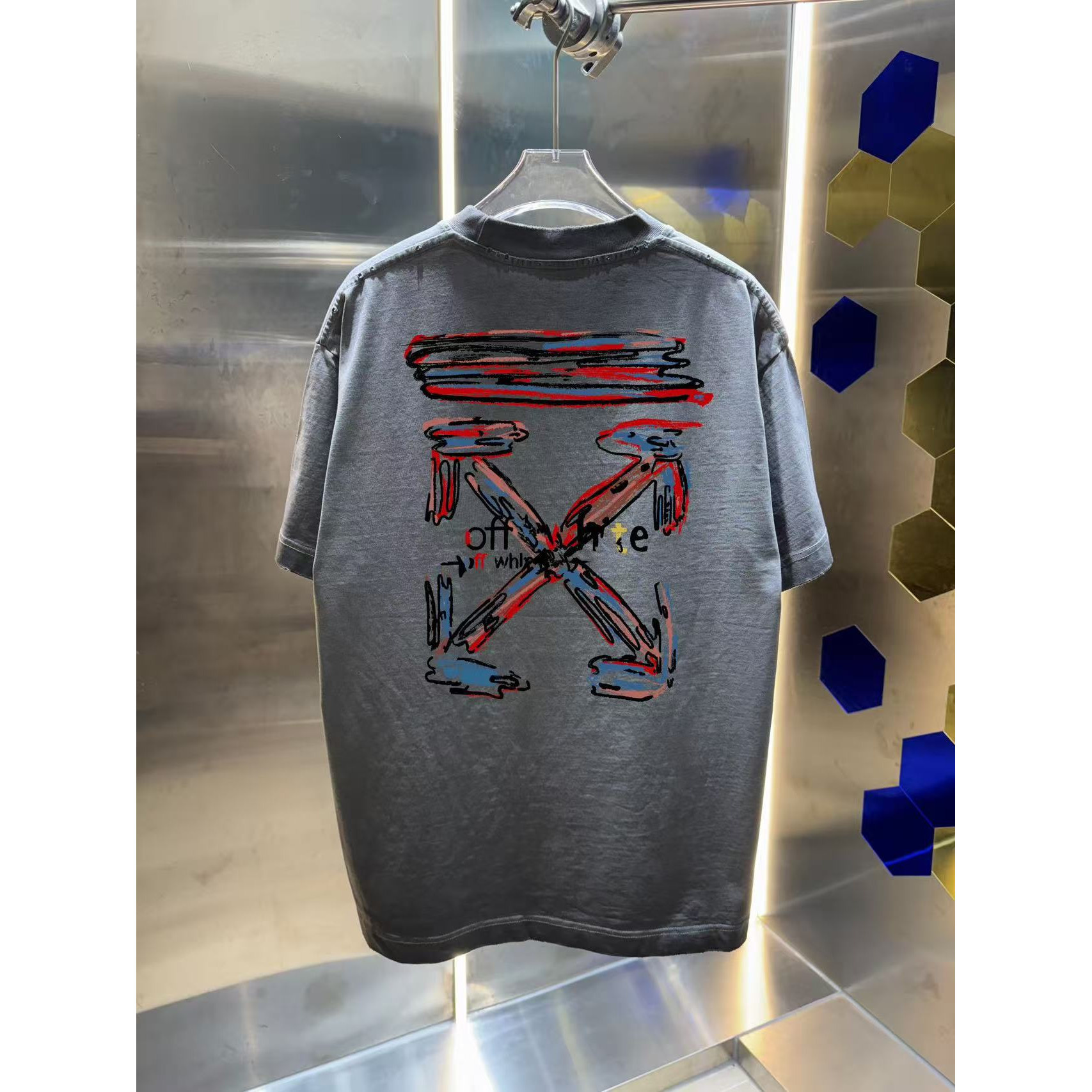 <p>OFF-white 洗水磨破短袖T恤(洗水灰)</p>