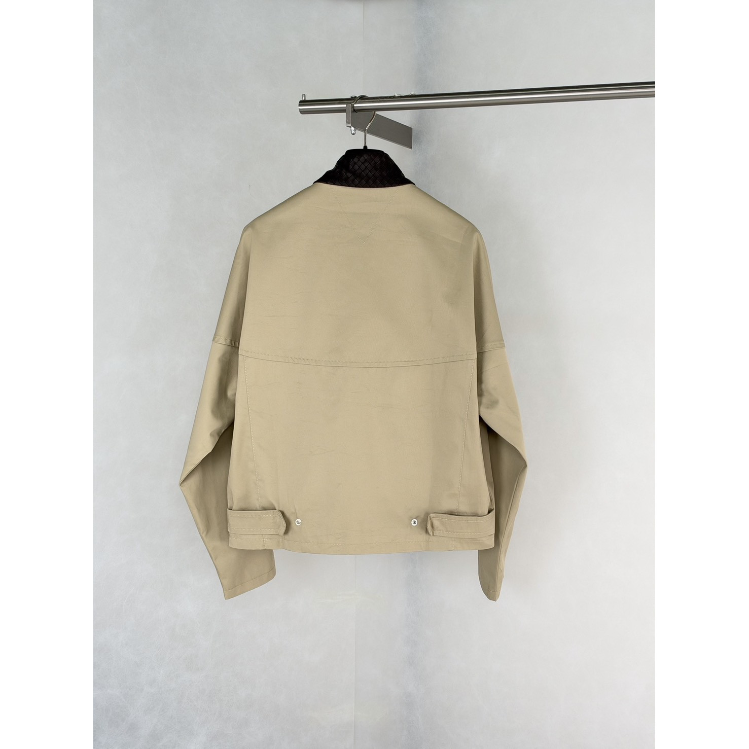 <p>Bottega Veneta Bv菱格编织纹路夹克外套(卡其)</p>