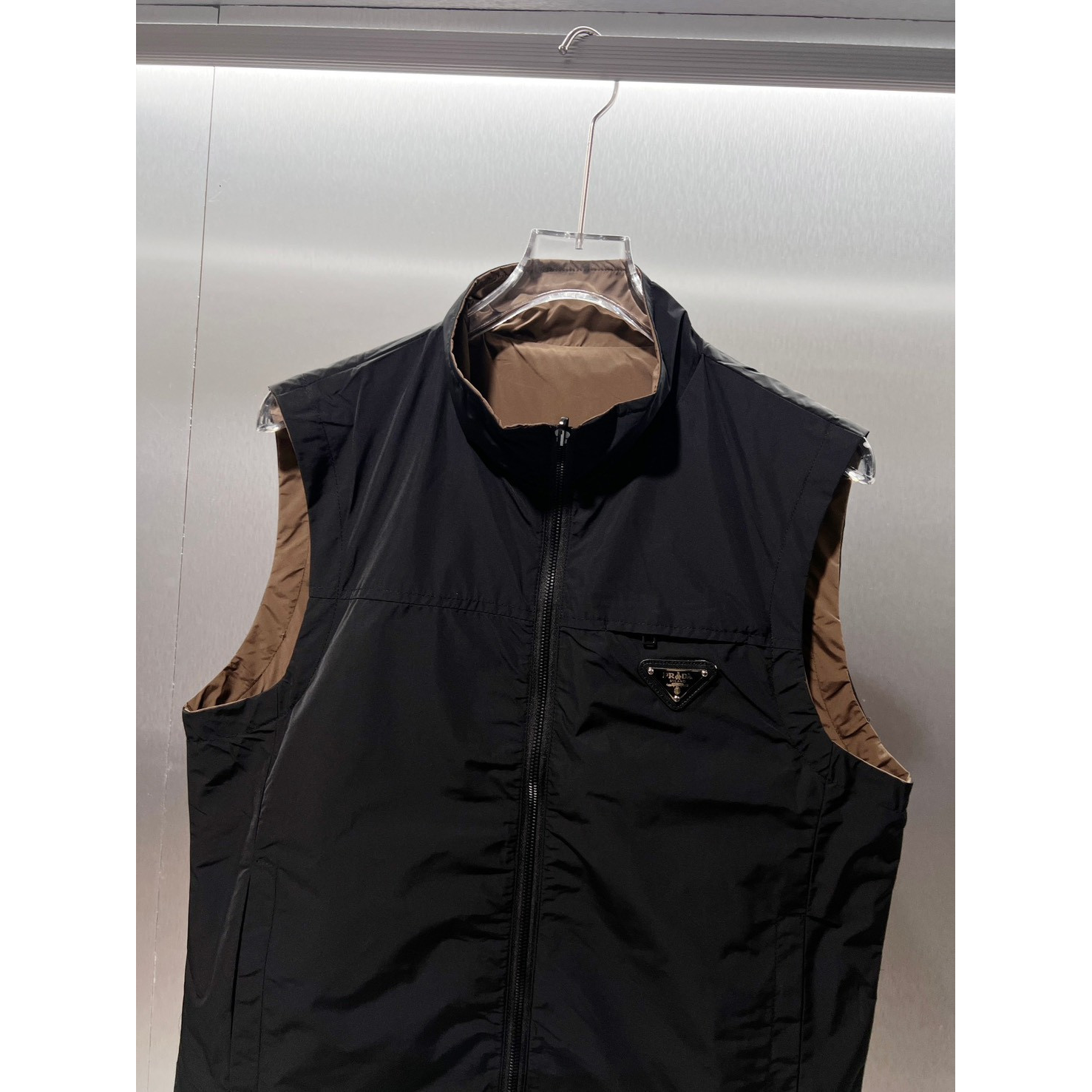 <p>PRADA&nbsp;马克外套(黑)</p>