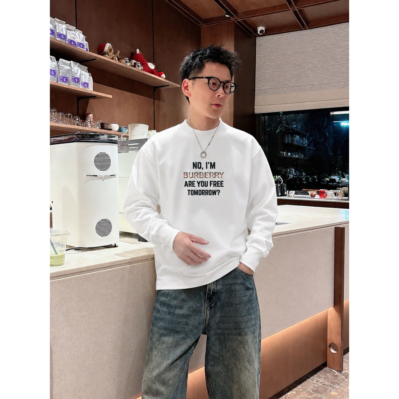 <p>BURBERRY 滴胶立体字母长袖(白)</p>