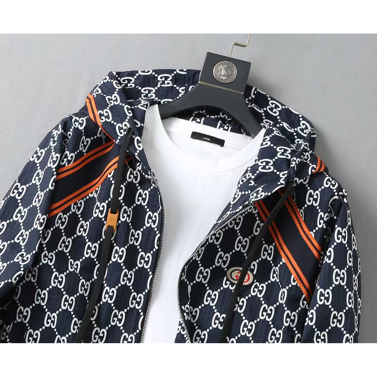 <p>GUCCI 男士夹克外套(藏青)<br />
&nbsp;</p>