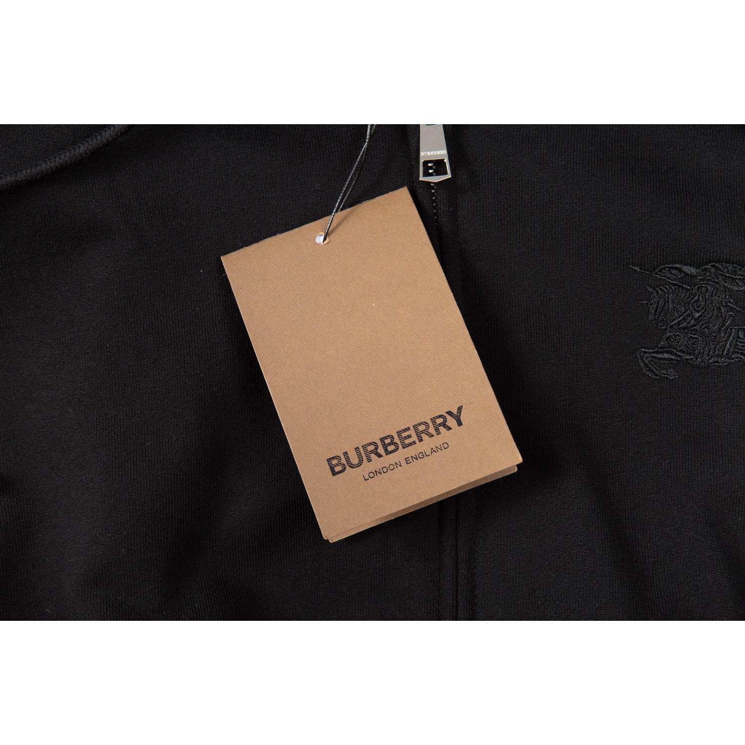 <p>Burberry 战马logo绣花连帽开衫卫衣(黑)</p>