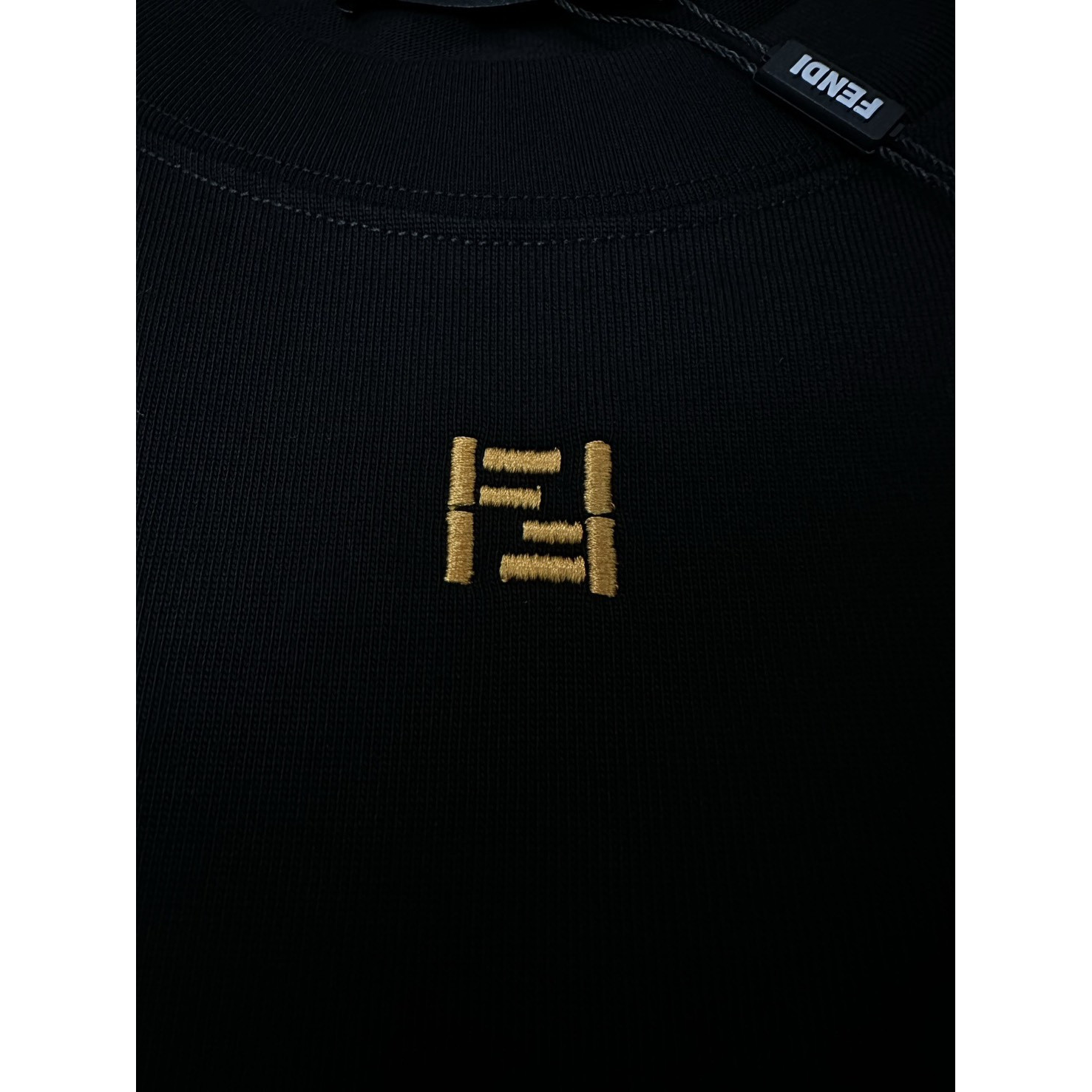 <p>FENDI 徽标刺绣短袖T恤(黑)</p>
