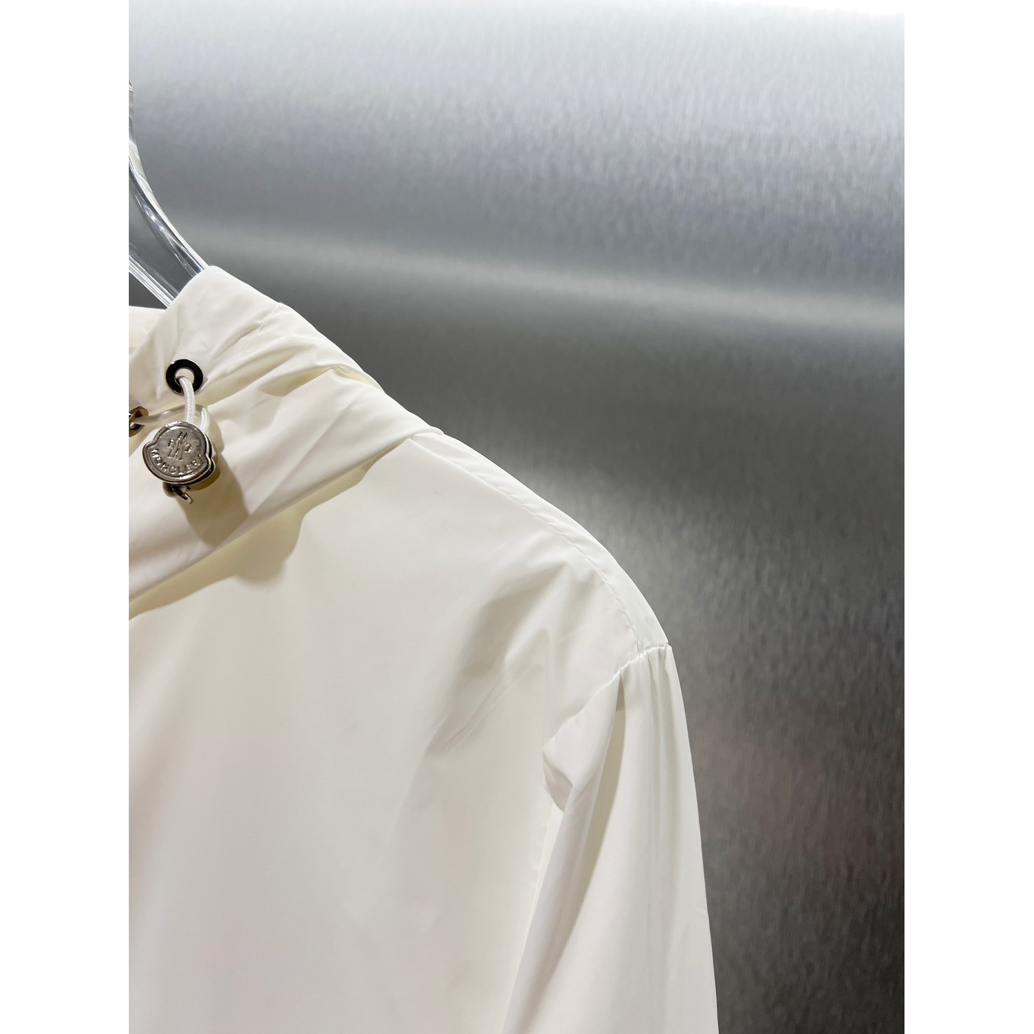 <p>MONCLER 夹克外套(白)</p>