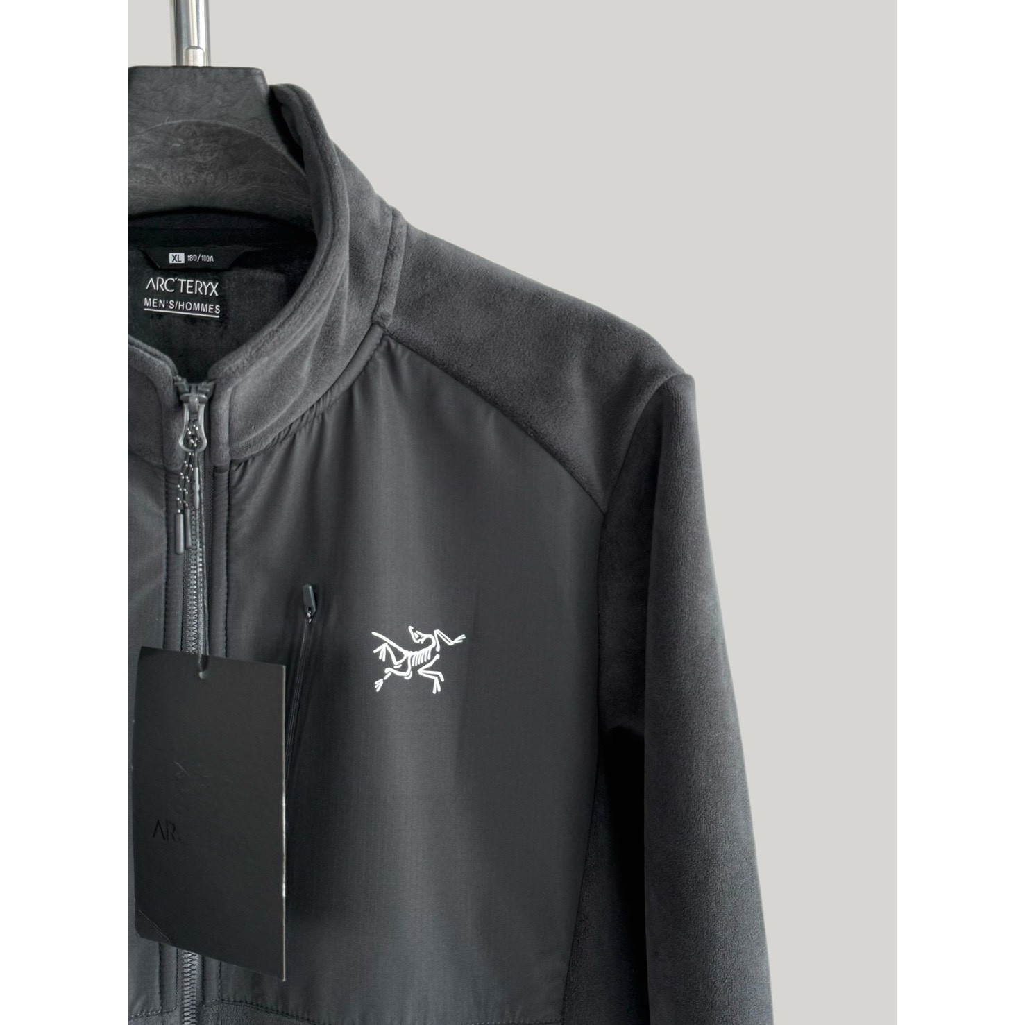 <p>Arc'teryx 手抓绒款外套(灰)</p>