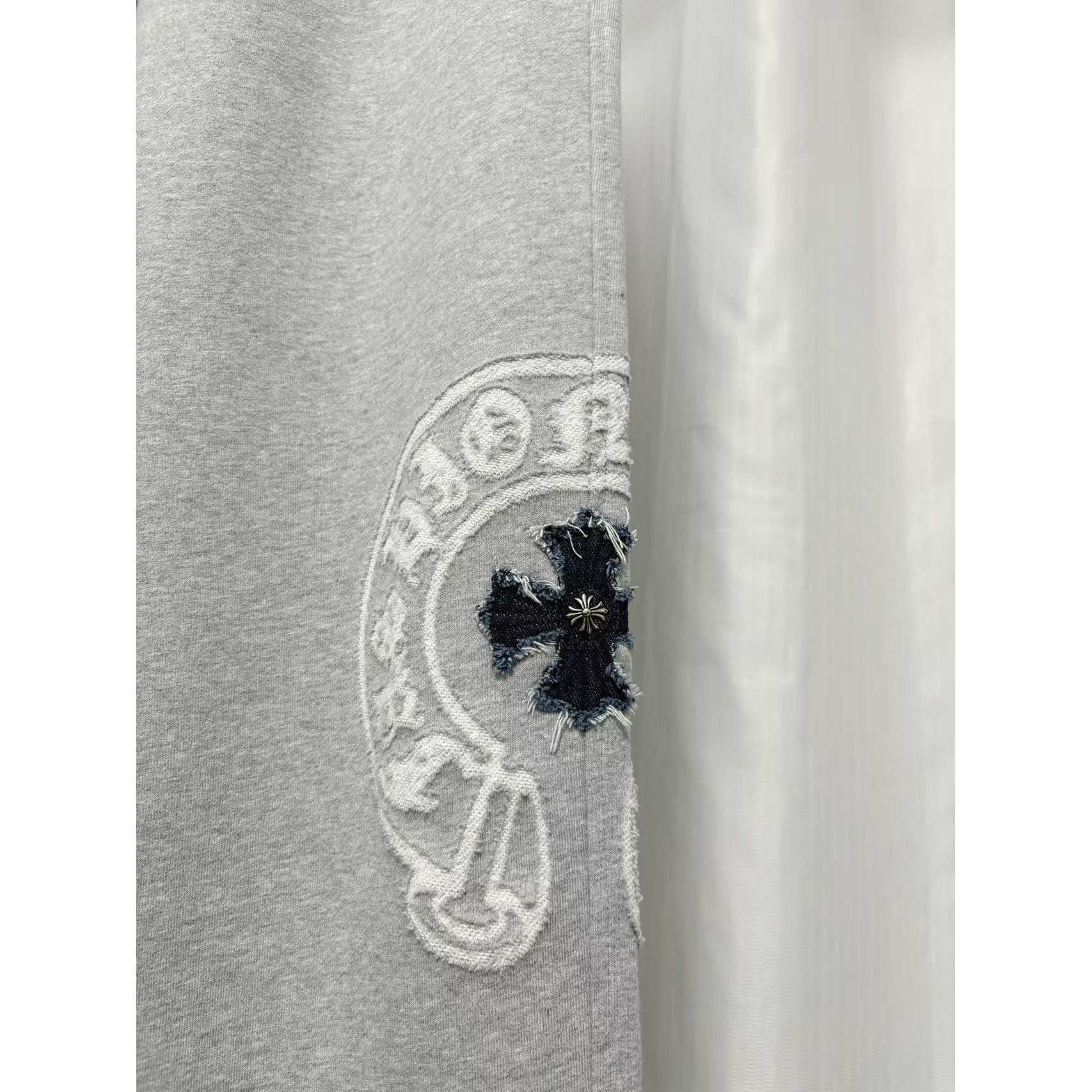 <p>Chrome Hearts 休闲长裤(灰)<br />
&nbsp;</p>