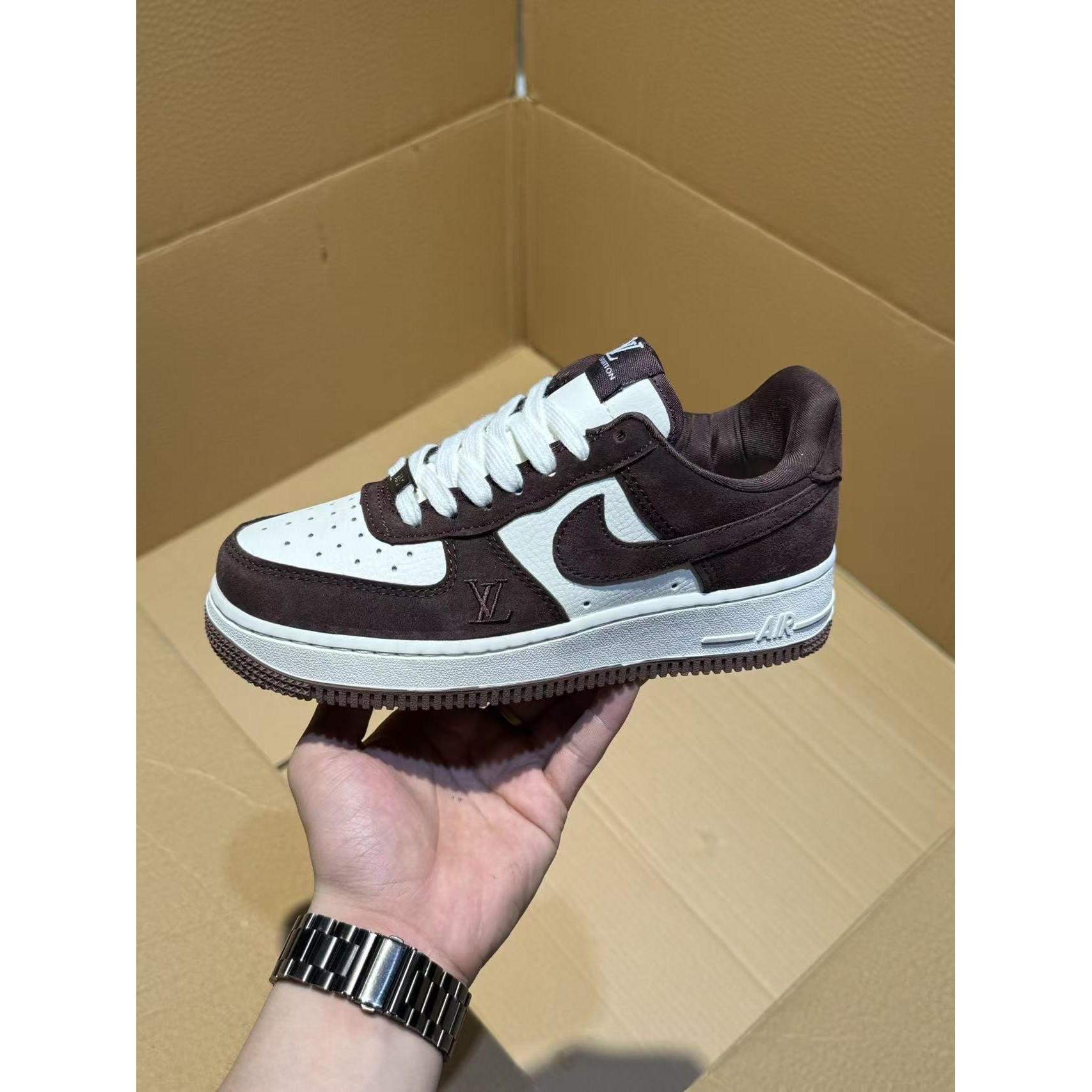 <p>Nike Air Force 1 '07空军一号 中帮百搭休闲运动板鞋</p>