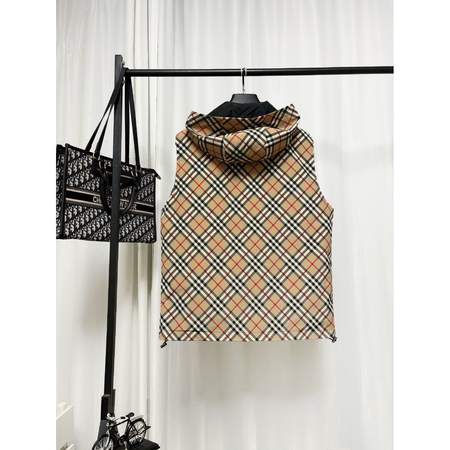 <p>Burberry 双面连帽马甲外套</p>