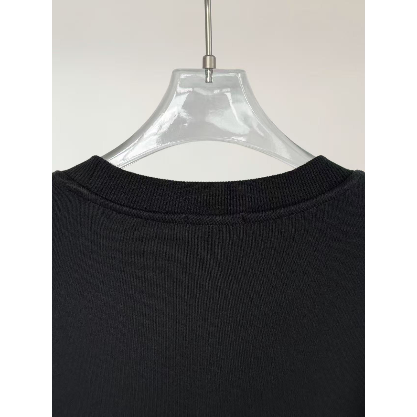 <p>DIOR&nbsp;CD刺绣圆领卫衣(白)</p>