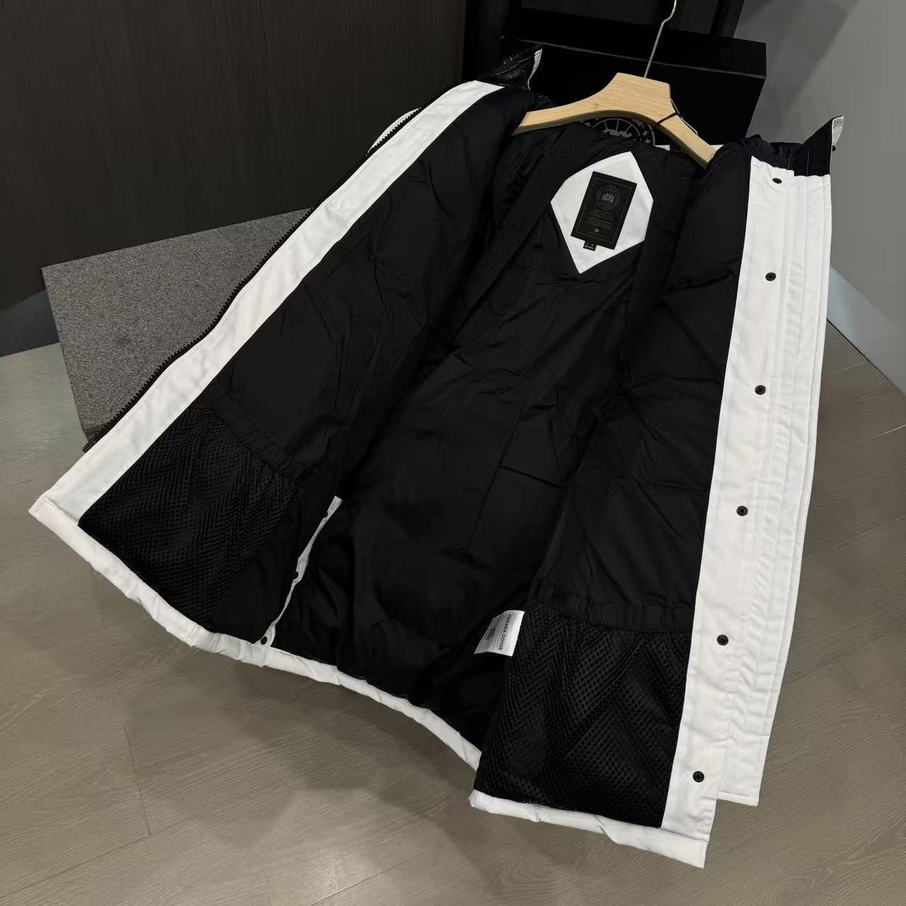 <p>Canada Goose Shelburn*派克大衣羽绒服(純白黑標)</p>