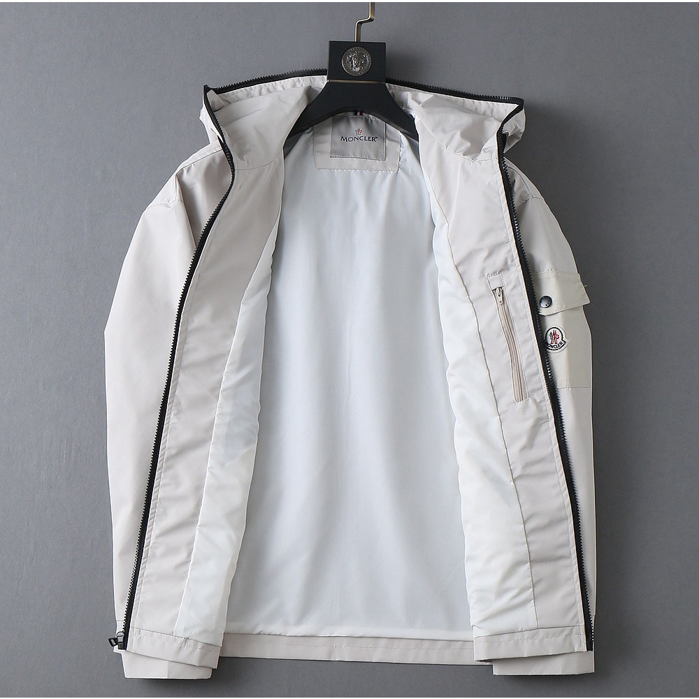 <p>MONCLER 新款男士夹克外套</p>