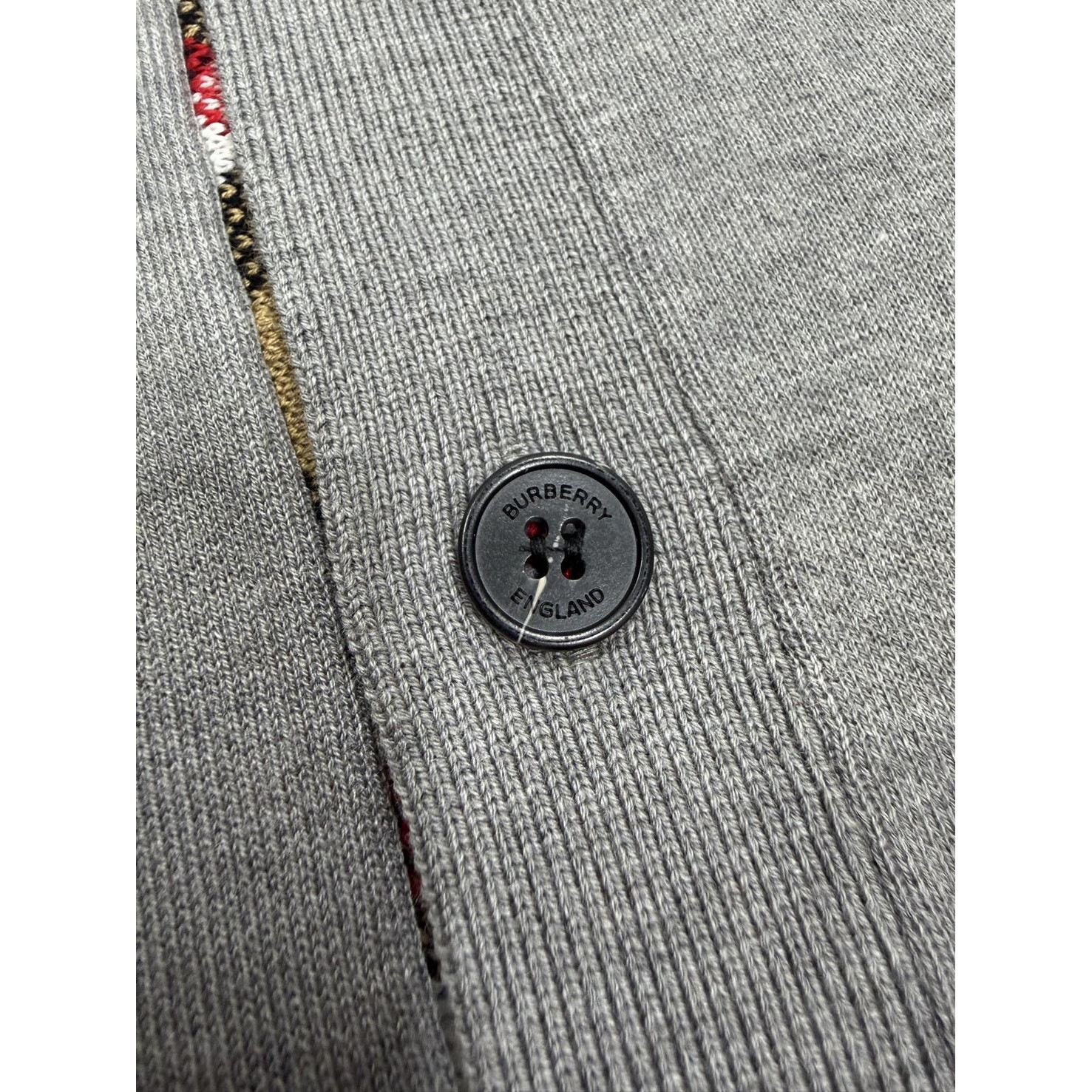<p>Burberry 羊毛格纹装饰衣襟开衫衬衫(灰)</p>