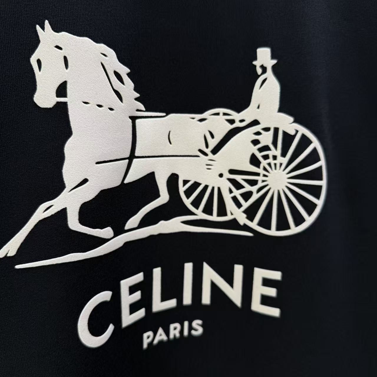 <p>CELINE 短袖T恤(黑)</p>