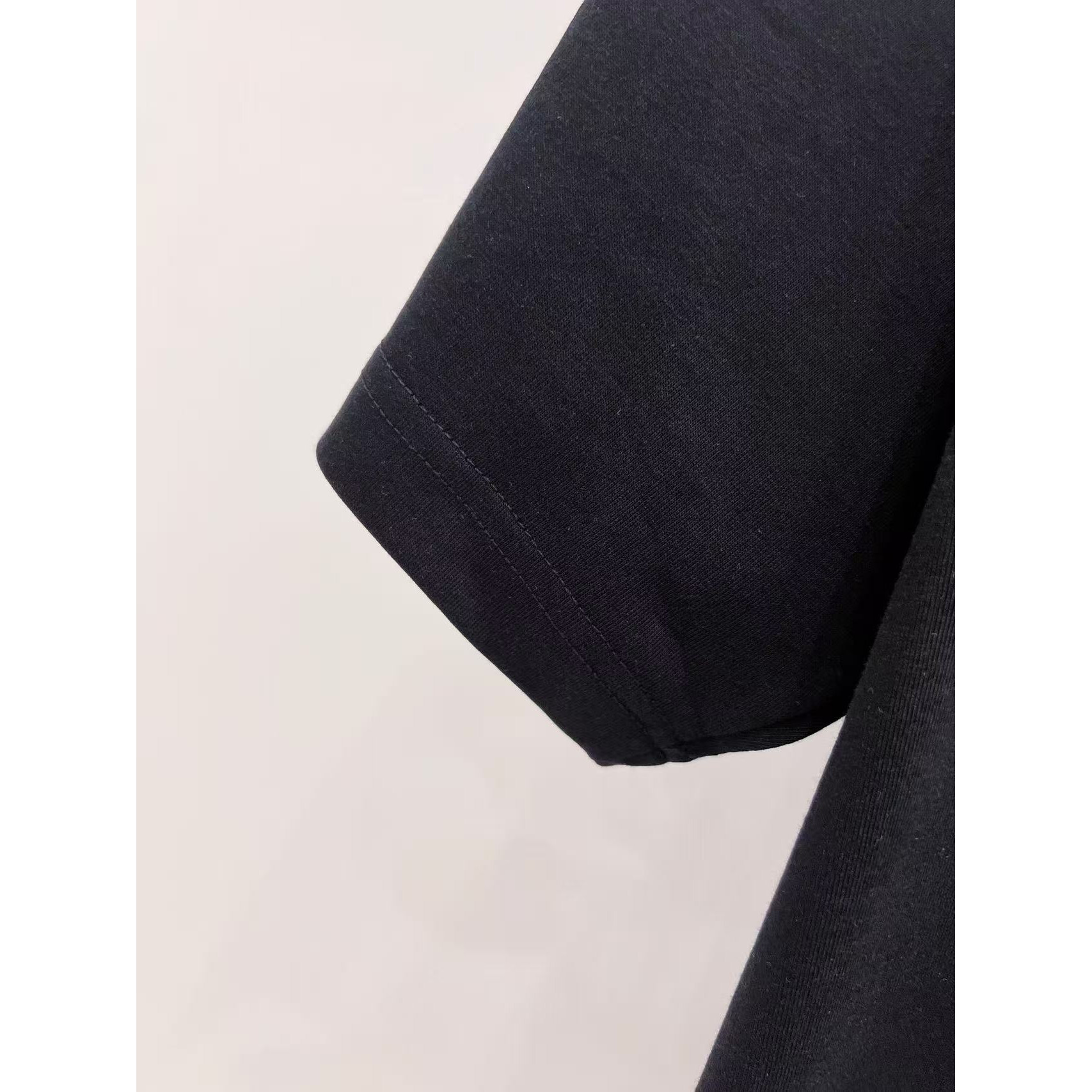 <p>GUCCI 短袖圆领T恤(黑)</p>