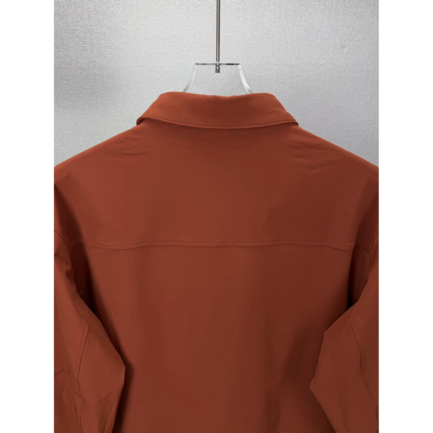 <p>Arc'teryx 情侣款翻领夹克外套(橙色)</p>