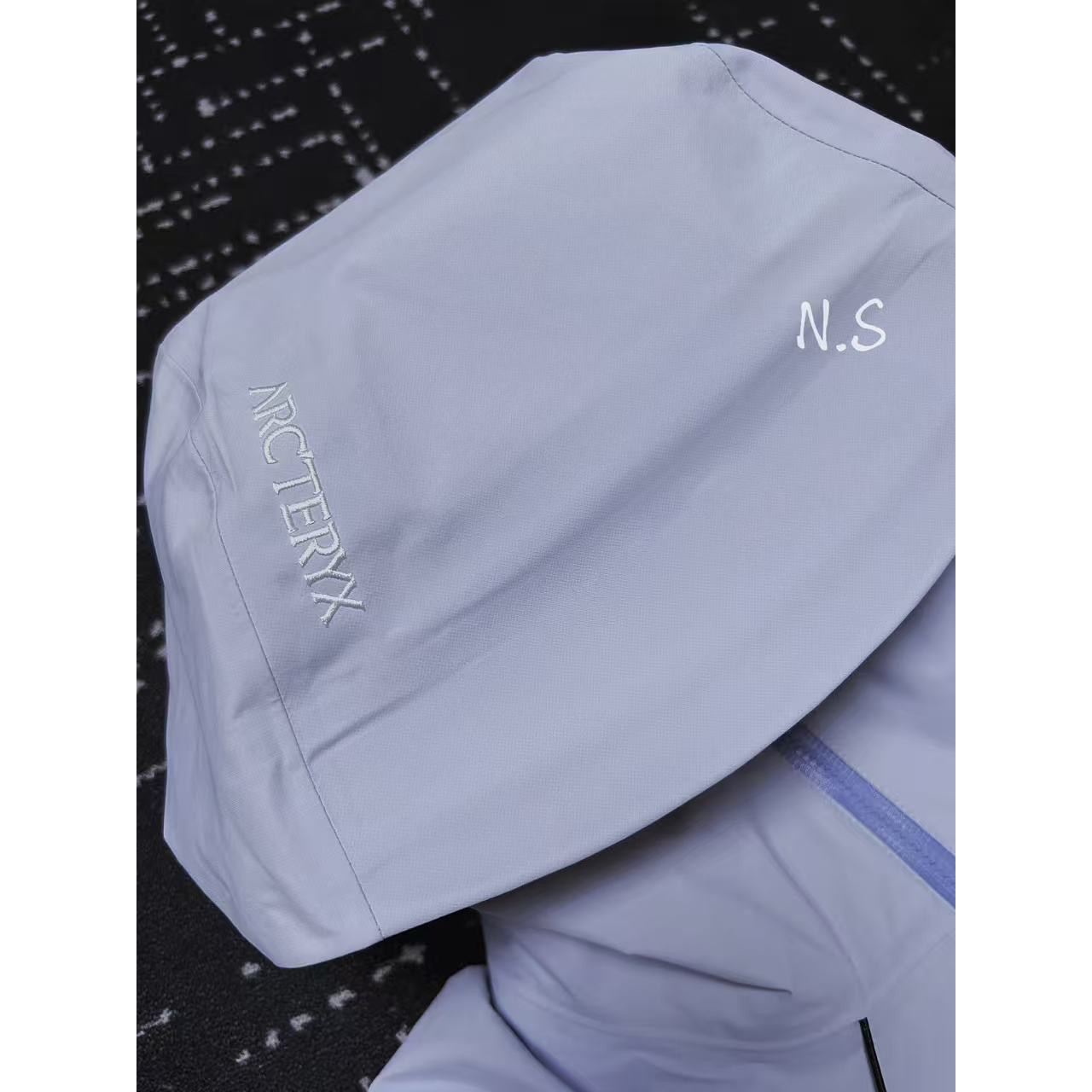 <p>Arc'teryx SL硬壳冲锋衣(沁雾紫)</p>