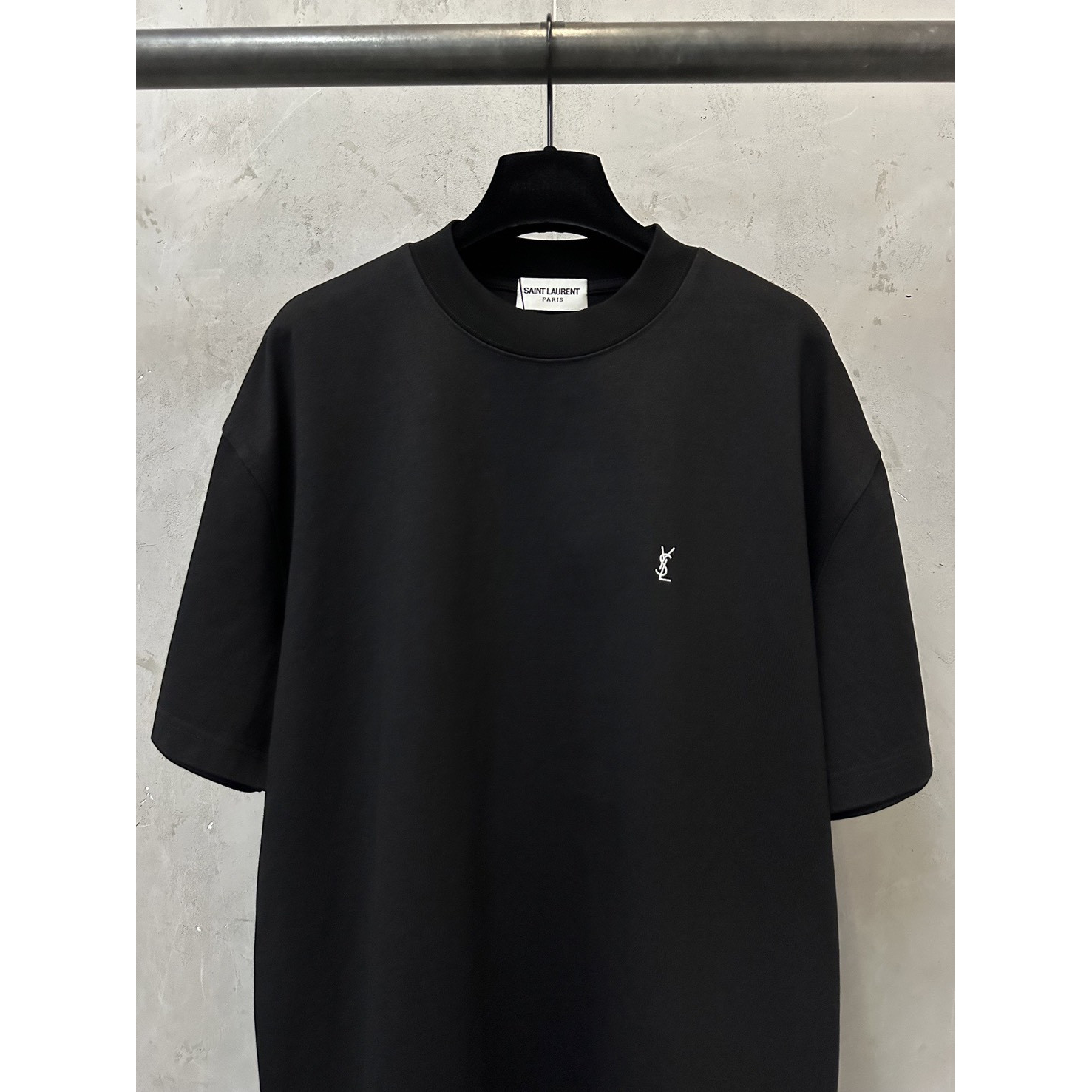 <p>YSL 小logo刺绣短袖T恤(黑)</p>