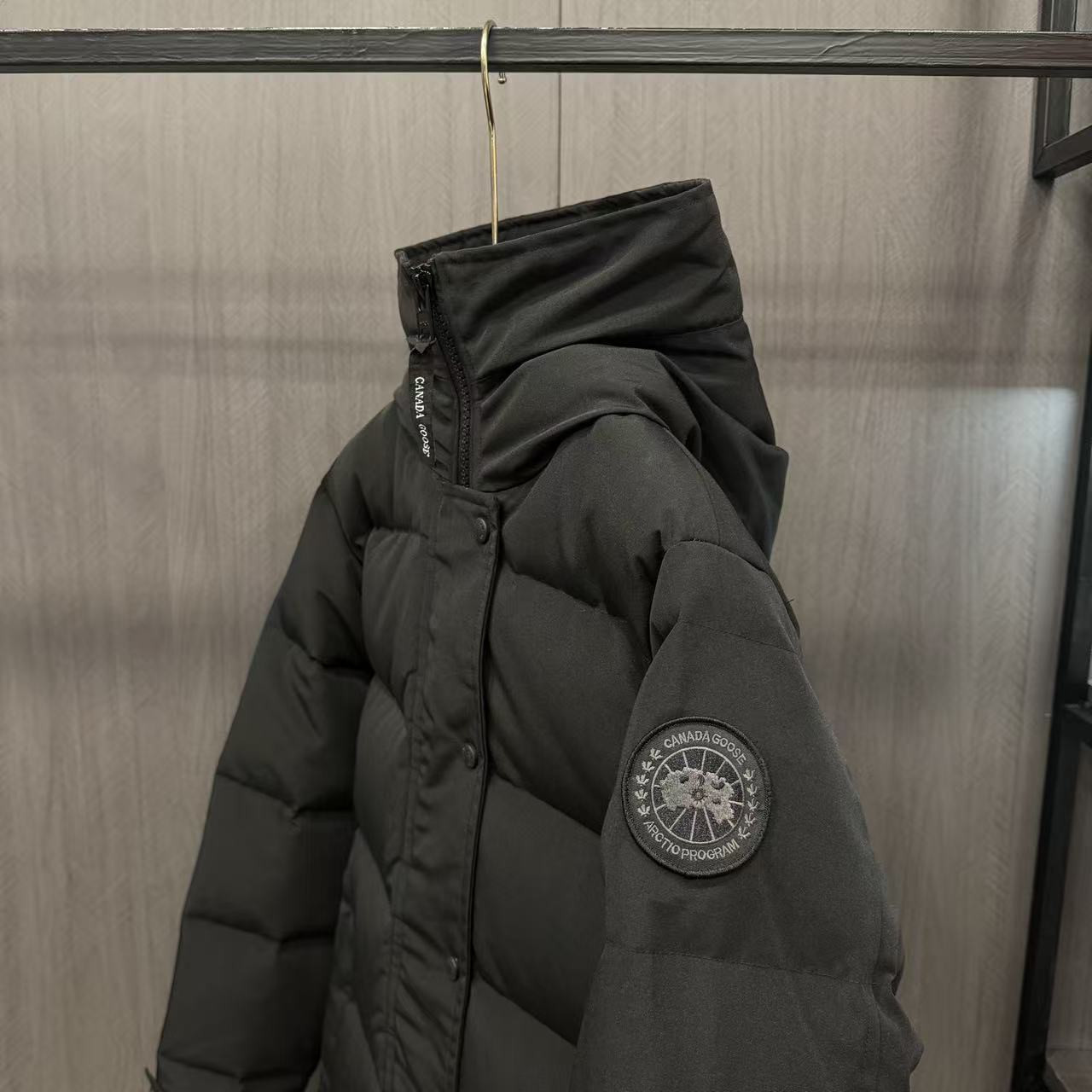 <p>Canada Goose Shelburn*派克大衣羽绒服(黑色黑標)</p>