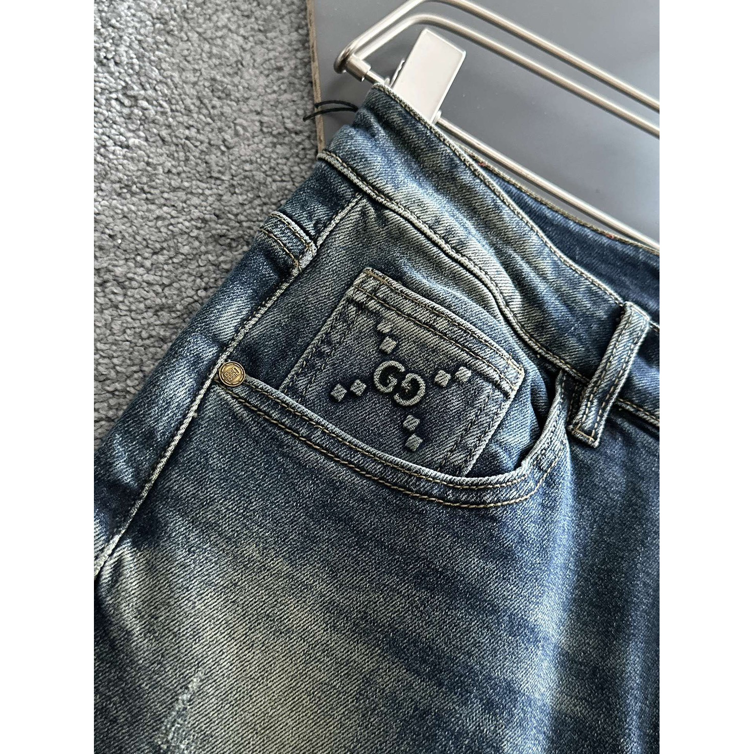 <p>GUCCI 高品质牛仔裤</p>