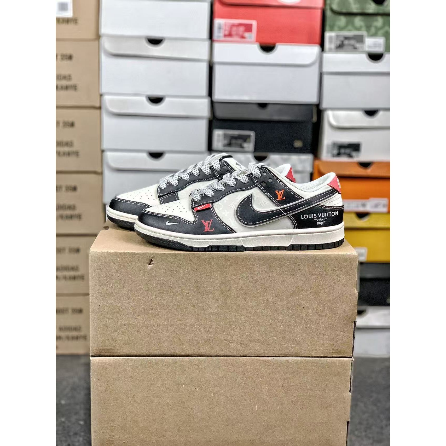 <p>Nk SB Dunk Low 百搭板鞋 黑白</p>