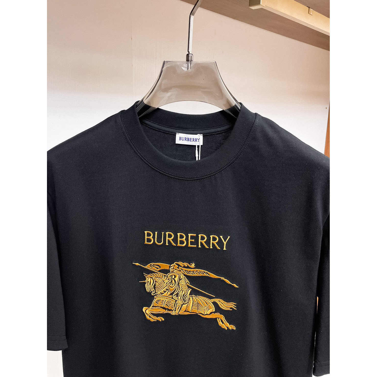 <p>BURBERRY&nbsp;圆领短袖T恤(黑)</p>