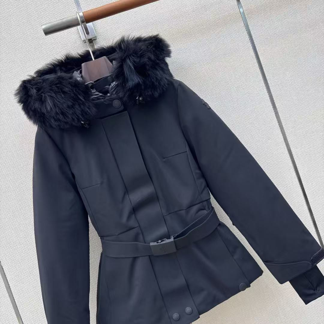 <p>MONCLER 经典Celac短款收腰羽绒滑雪服(藏青)</p>