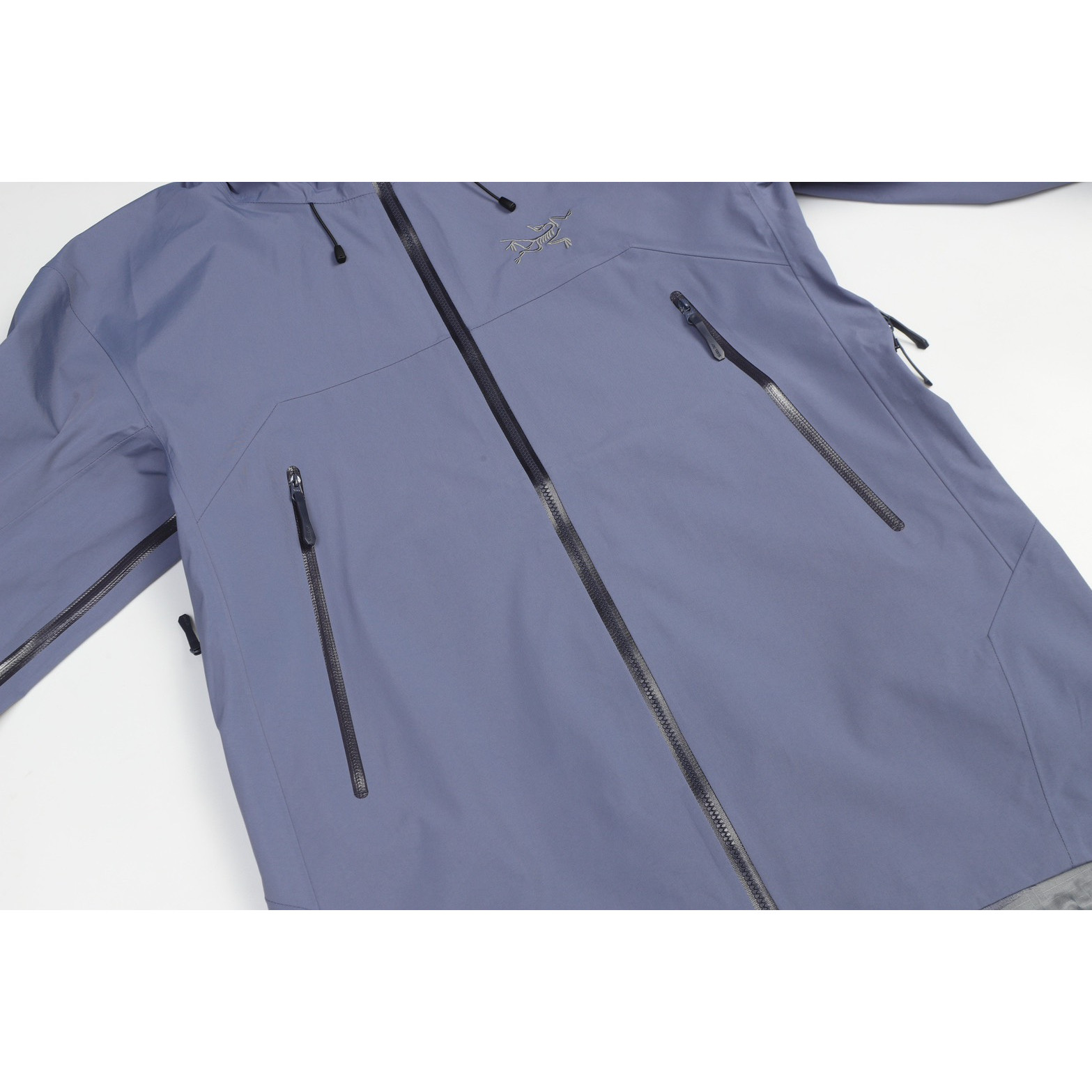 <p>Arc'teryx Bate SL 轻质透气连帽冲锋衣</p>